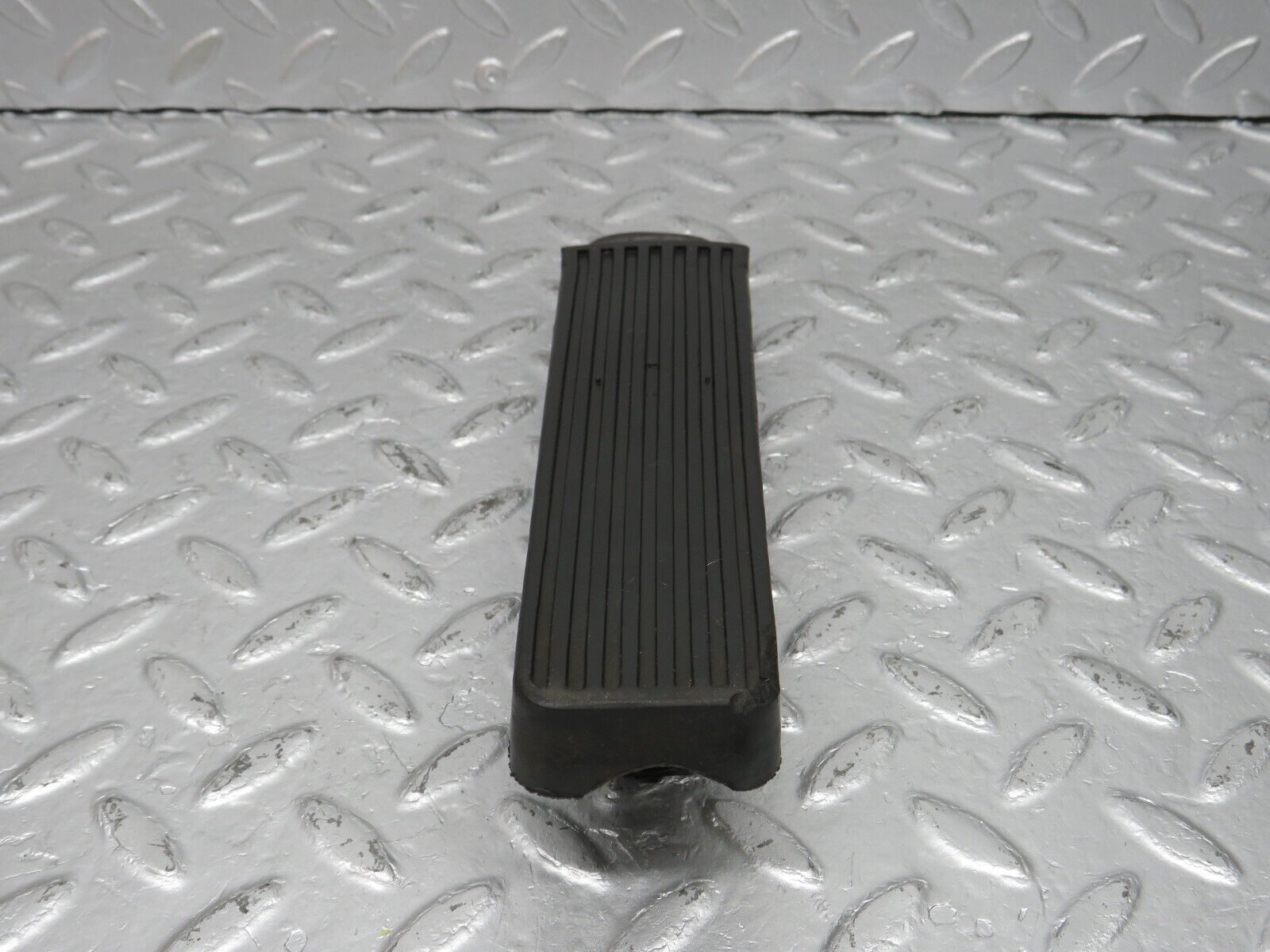 40111 Mercedes-Benz R107 350SL Accelerator Pedal With Rubber 1163010182