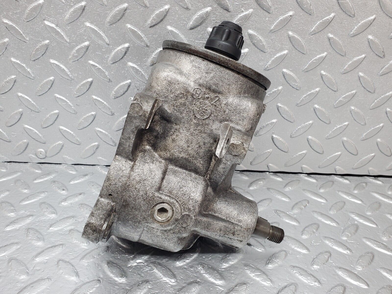 44483 Mercedes-Benz W123 280E Power Steering Pump 1264601580