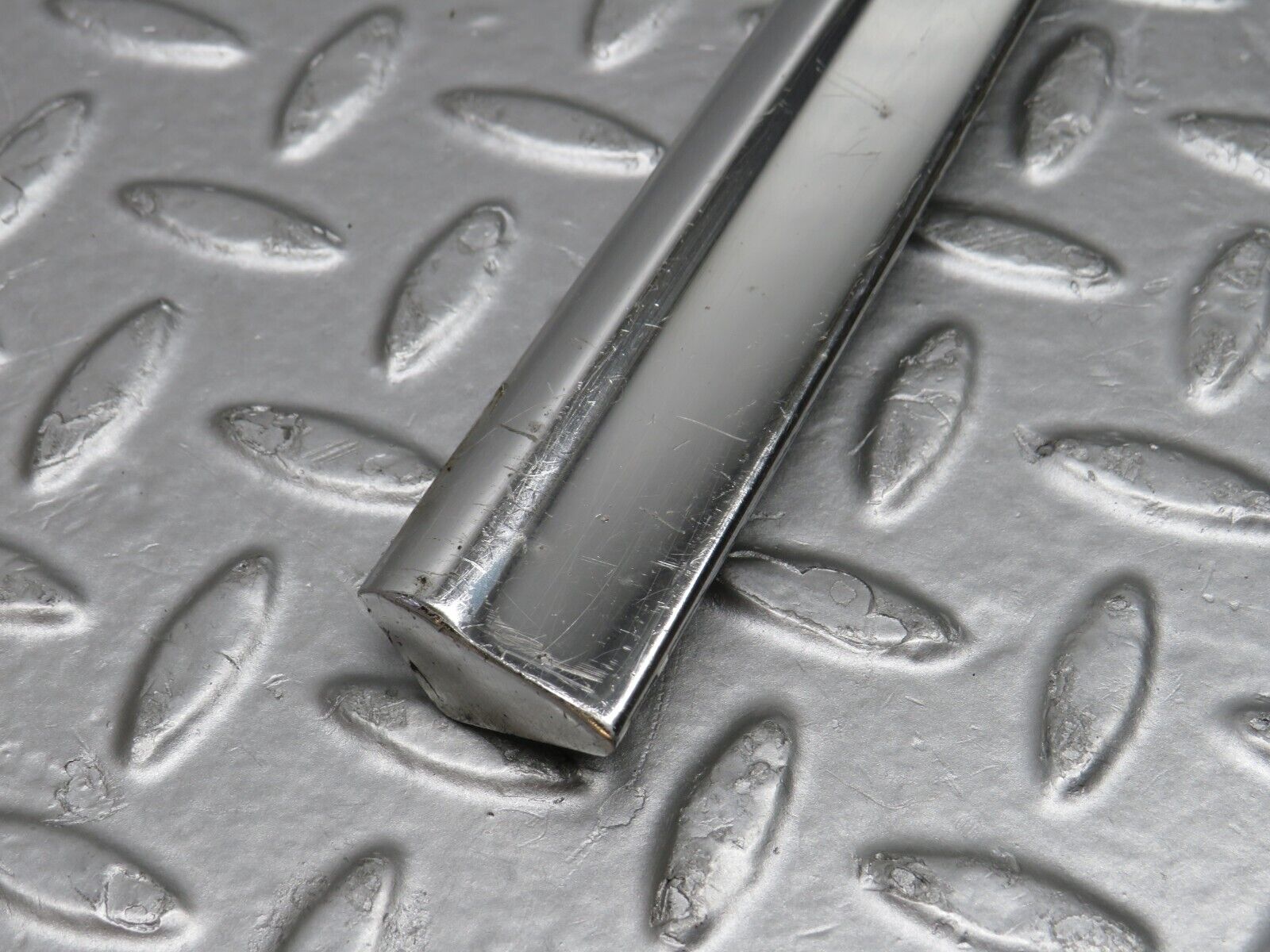 39107 Mercedes-Benz R107 500SL Right Door Chrome Trim