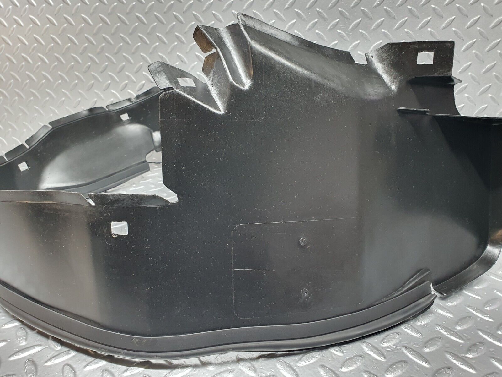 41931 Mercedes-Benz W202 C200 Front Left Inner Fender Wing Splash Guard 2026980130