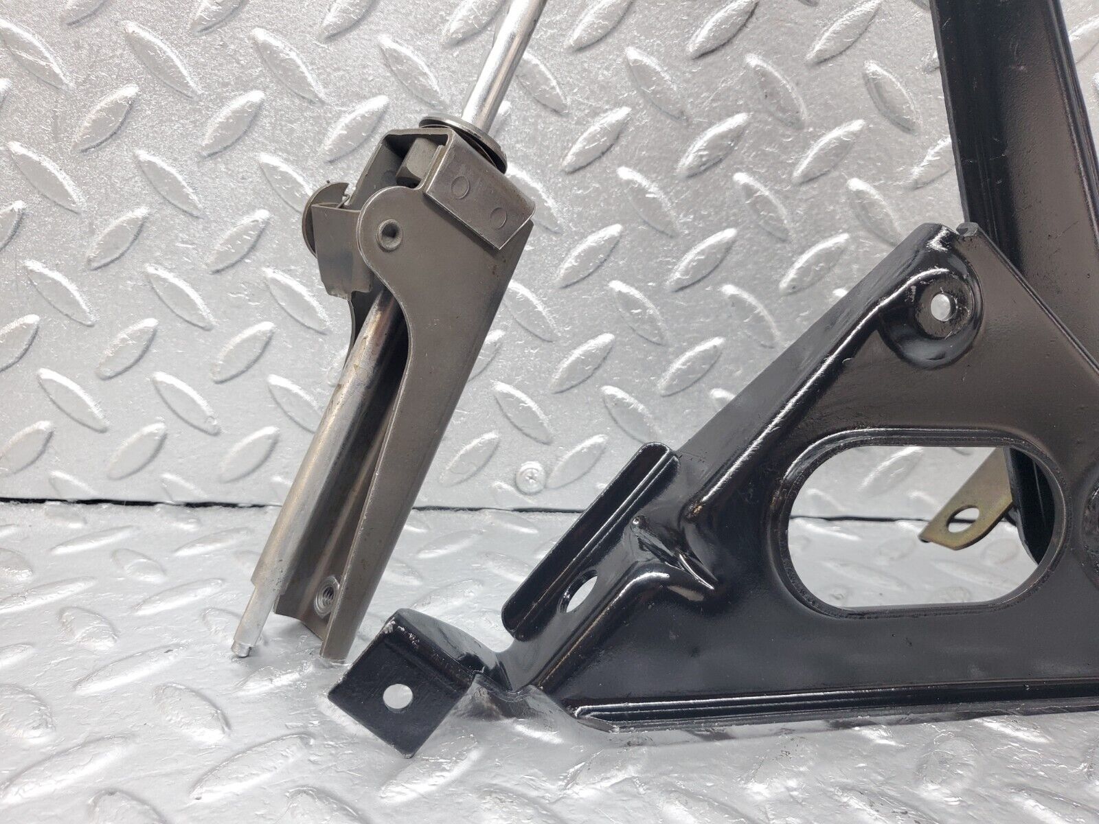 44310 Mercedes-Benz W123 280E Handbrake Regulator