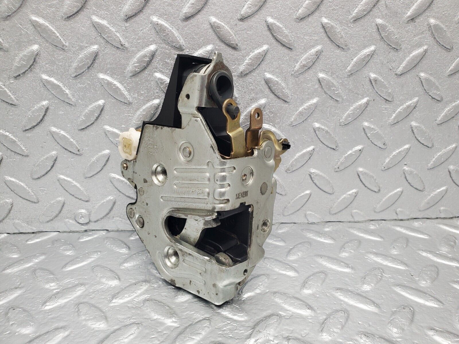 46254 Mercedes-Benz W124 280E Front Left Door Lock Mechanism