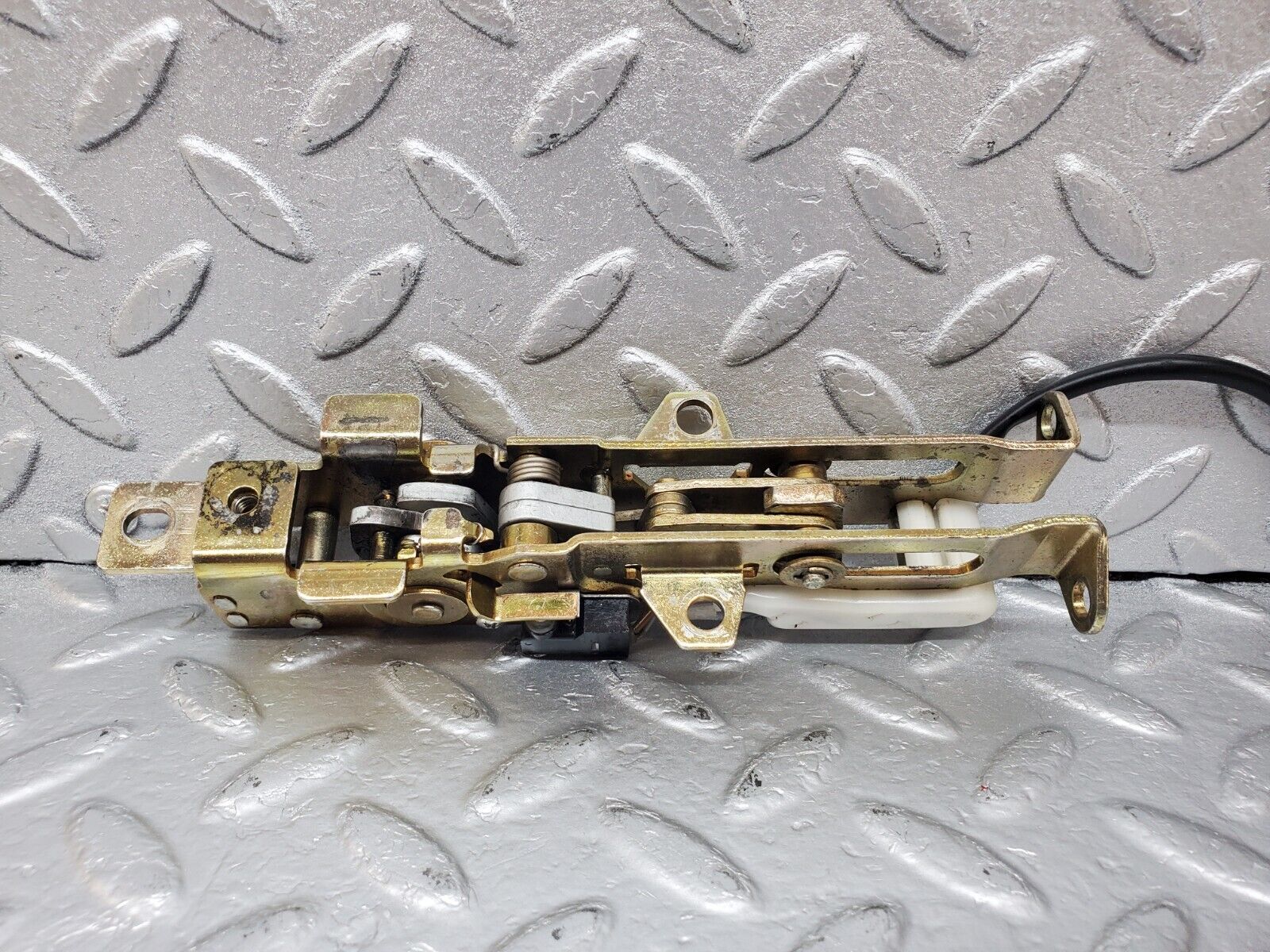 44984 Mercedes-Benz R129 300SL Coupe Soft Top Lock Latch Right Side 1298000874