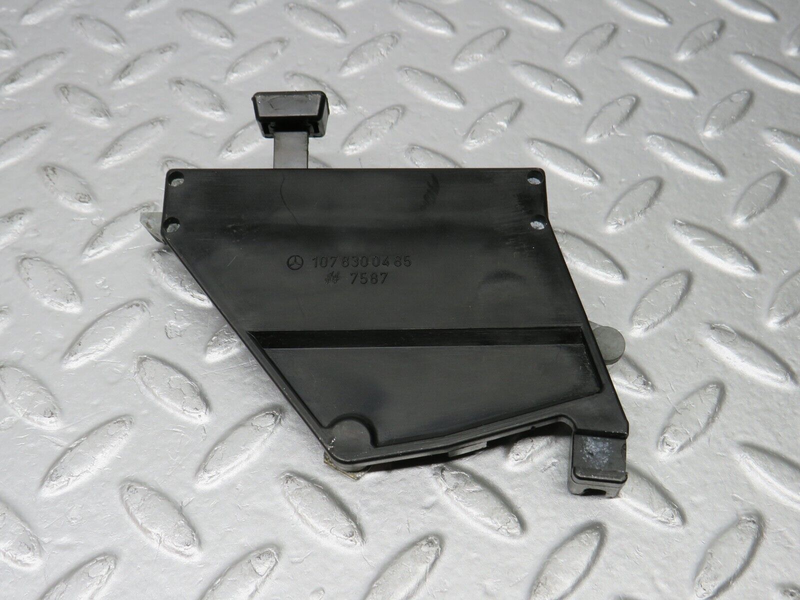 39201 Mercedes-Benz R107 500SL Air Vent Control Lever Right 1078300485