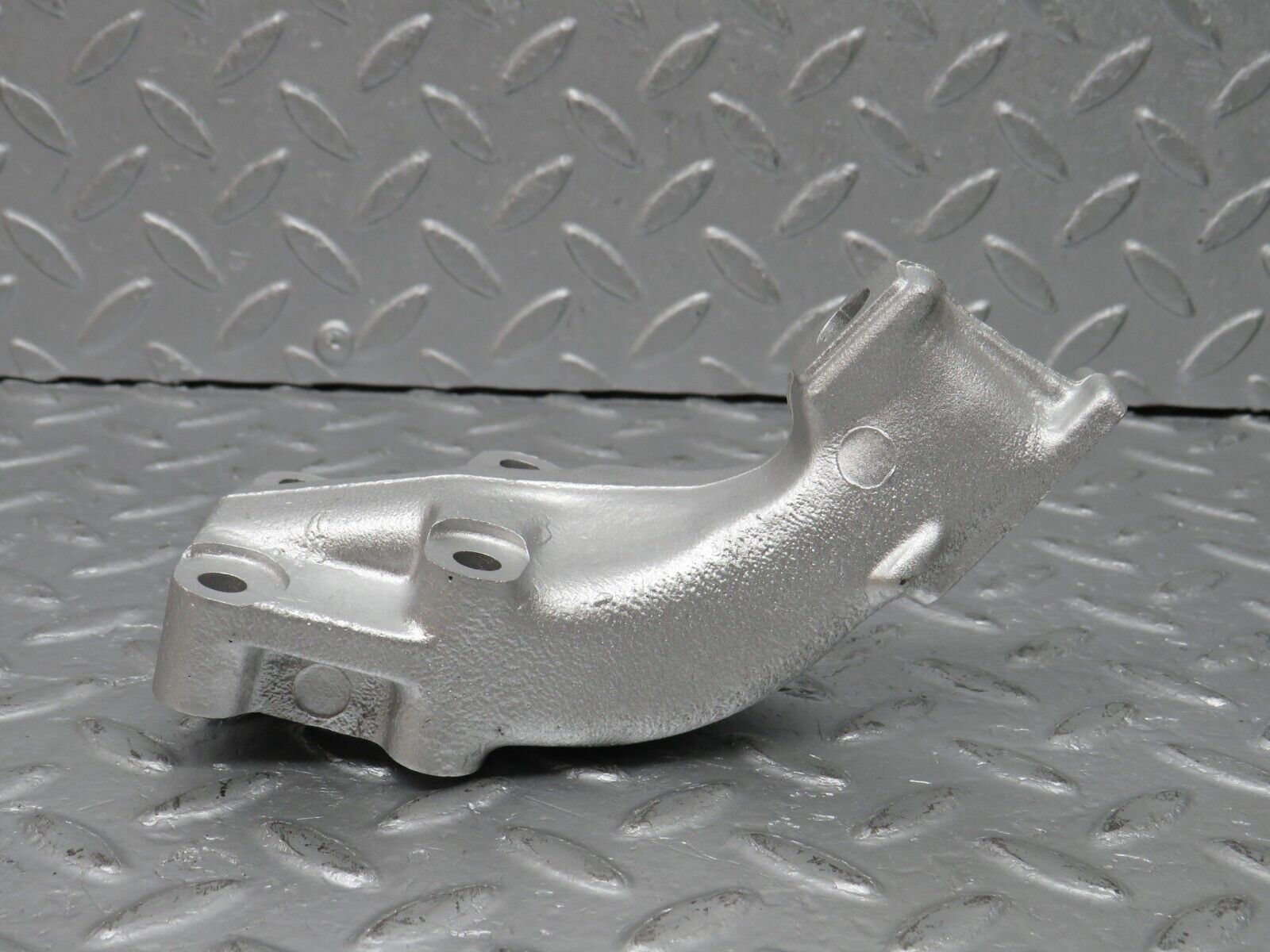 39250 Mercedes-Benz R107 500SL Engine Mount Bracket Left 1162234604