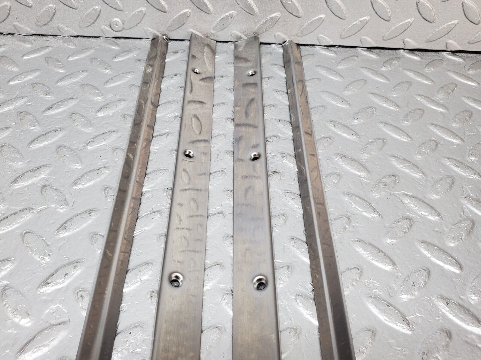 44511 Mercedes-Benz W123 280E Sunroof Chrome Trim Set