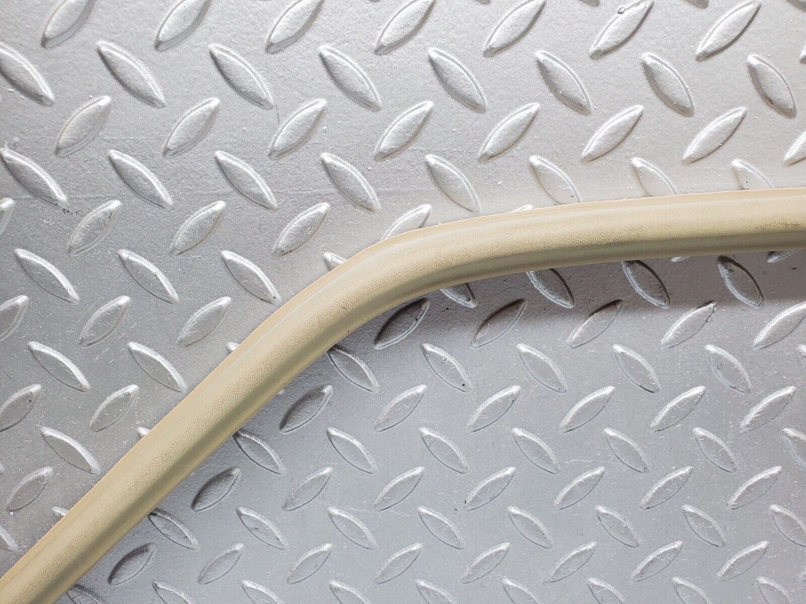 45860 Mercedes-Benz W126 420SE Front Right Door Window Frame Cover 1267250471