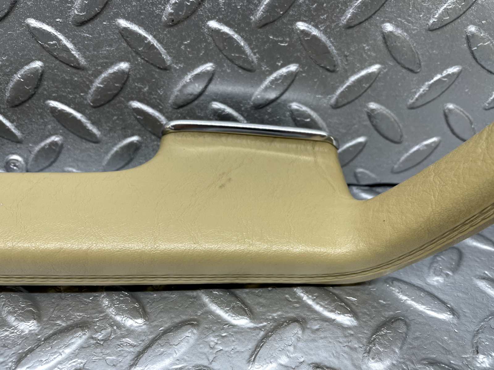 44262 Mercedes-Benz W123 280E Interior Door Handle Beige Left 1239701701