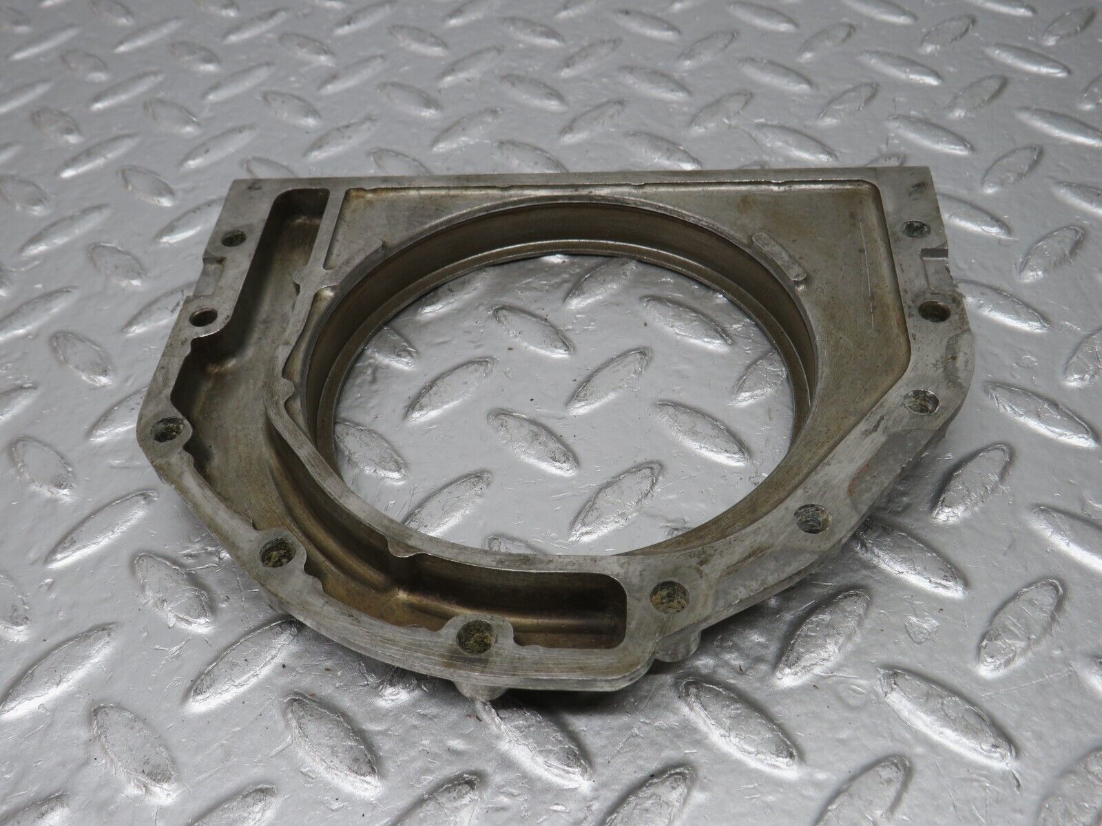 32760 Mercedes-Benz C107 R107 350 V8 Crankshaft Rear Sealing Cover 1160110608