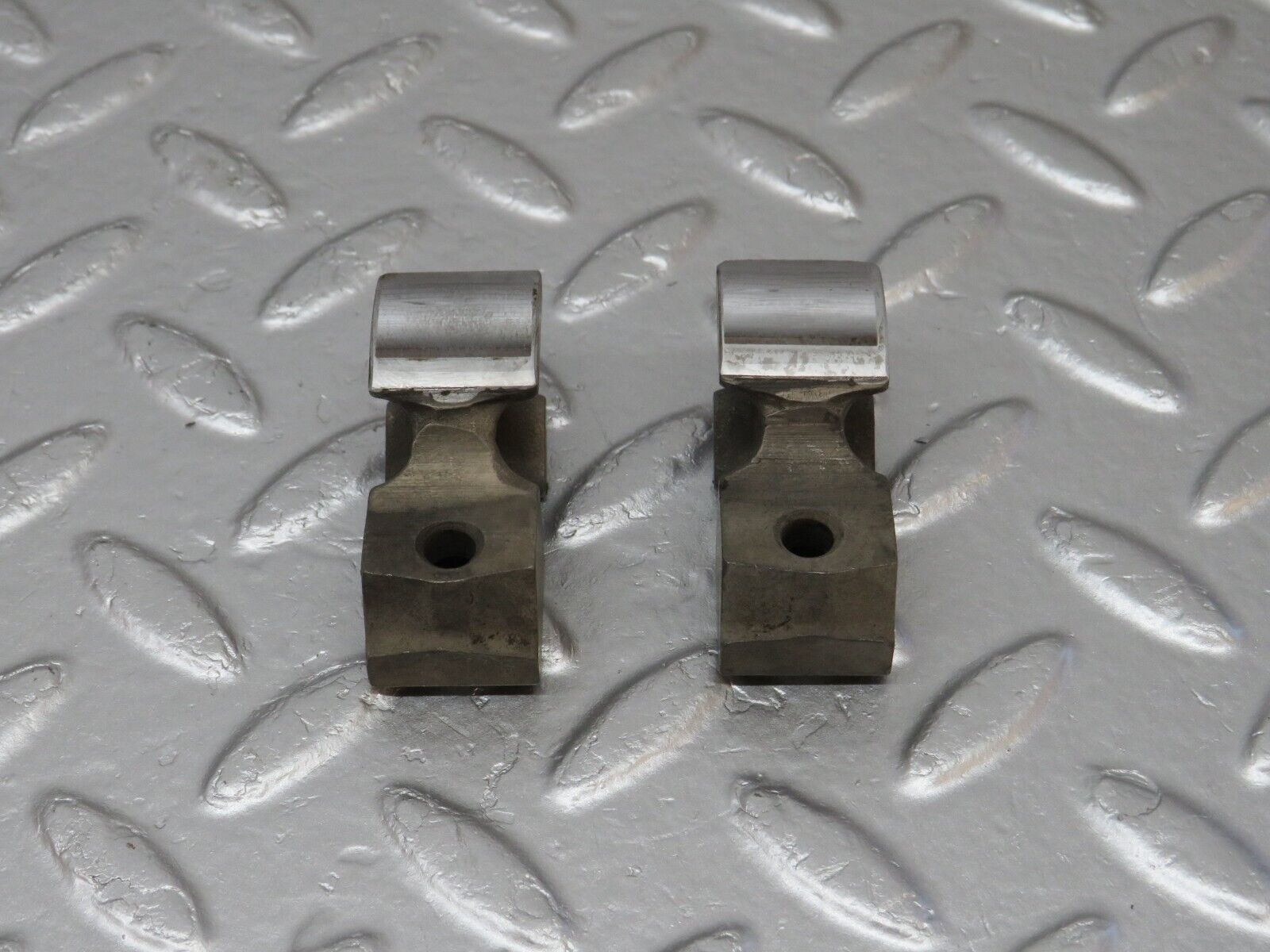 40048 Mercedes-Benz R107 350SL Rocker Arm With Valve Tappet