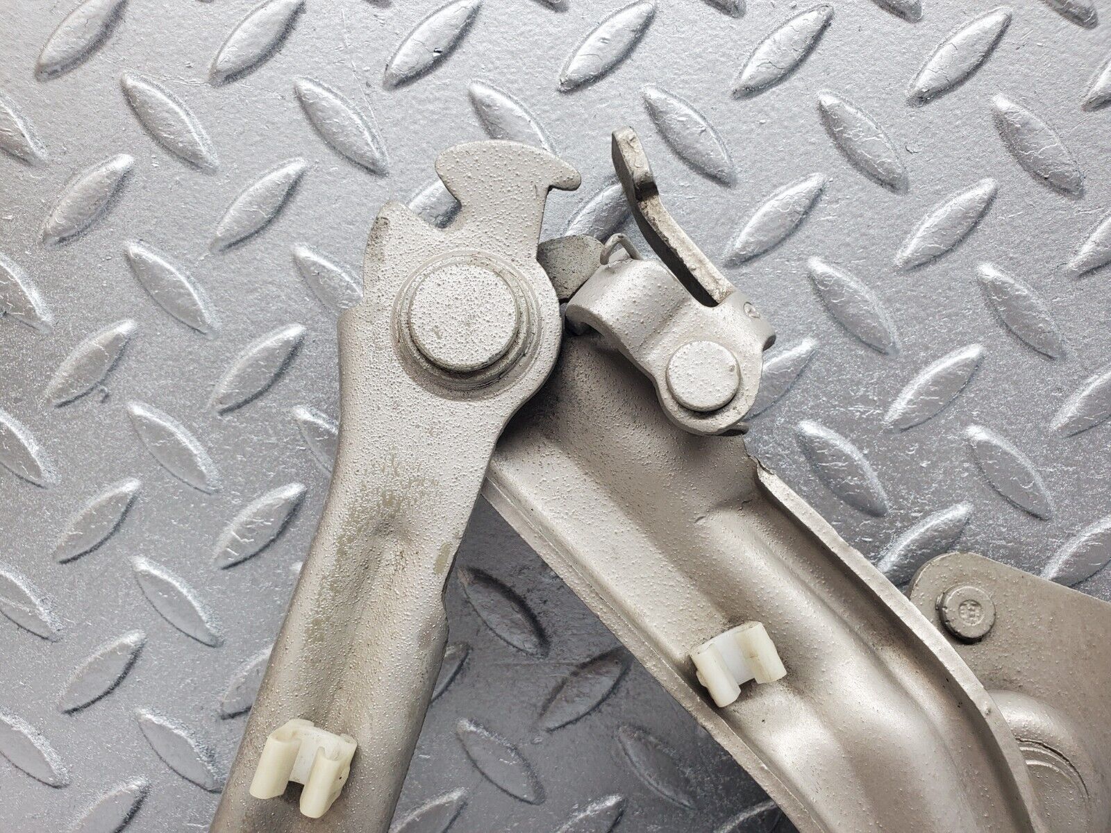 45797 Mercedes-Benz W126 420SE Bonnet Hinge Left Side