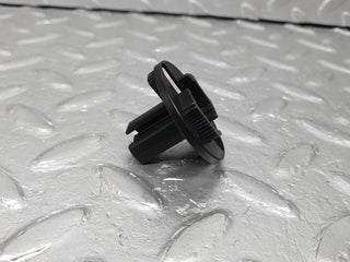 41689 Mercedes-Benz W124 200E Radiator Fan Shroud Holder