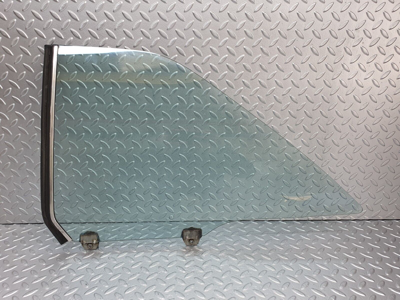 43761 Mercedes-Benz C126 380SEC Coupe Rear Left Window Glass