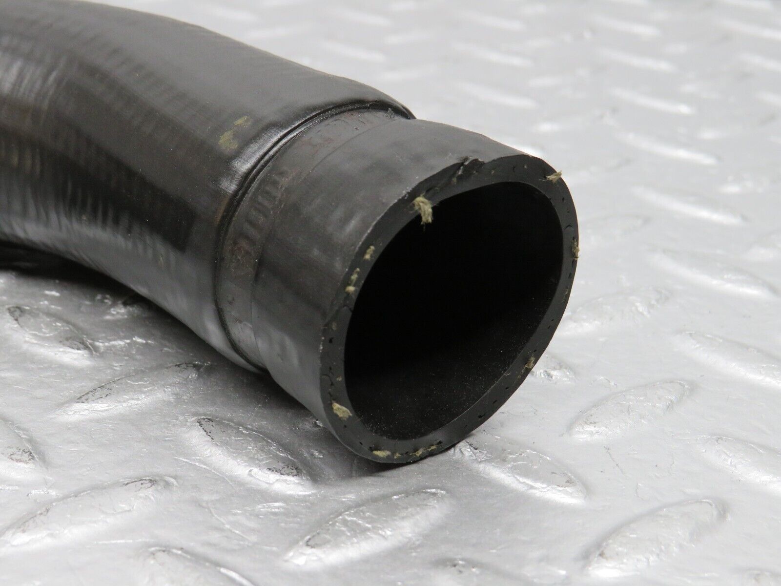 39177 Mercedes-Benz R107 500SL Radiator Hose Pipe 1075011262