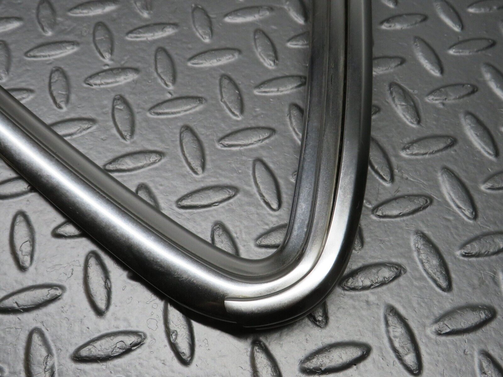 40196 Mercedes-Benz R107 Hardtop Side Window Chrome Moulding Trim Left