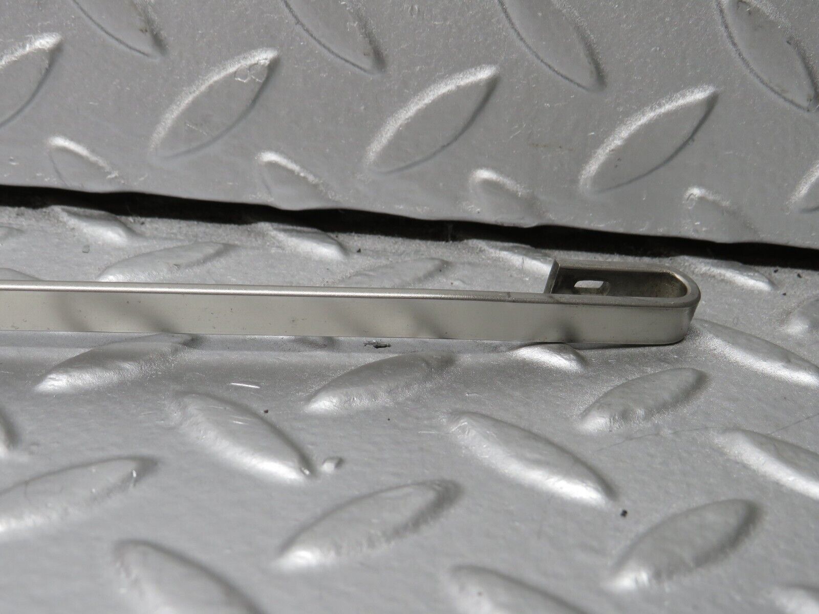 39981 Mercedes-Benz R107 350SL Windscreen Wiper Arm Right Side
