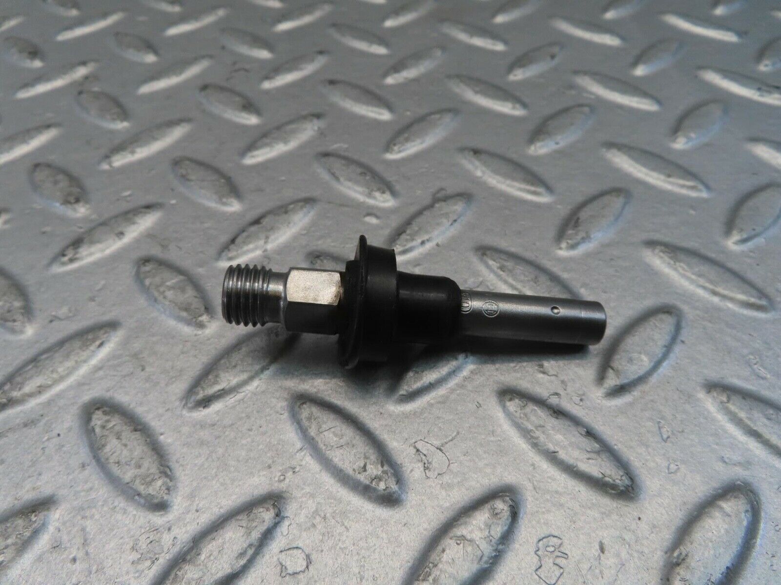 11033 Mercedes-Benz R107 W116 Fuel Injector Bosch 0437502010