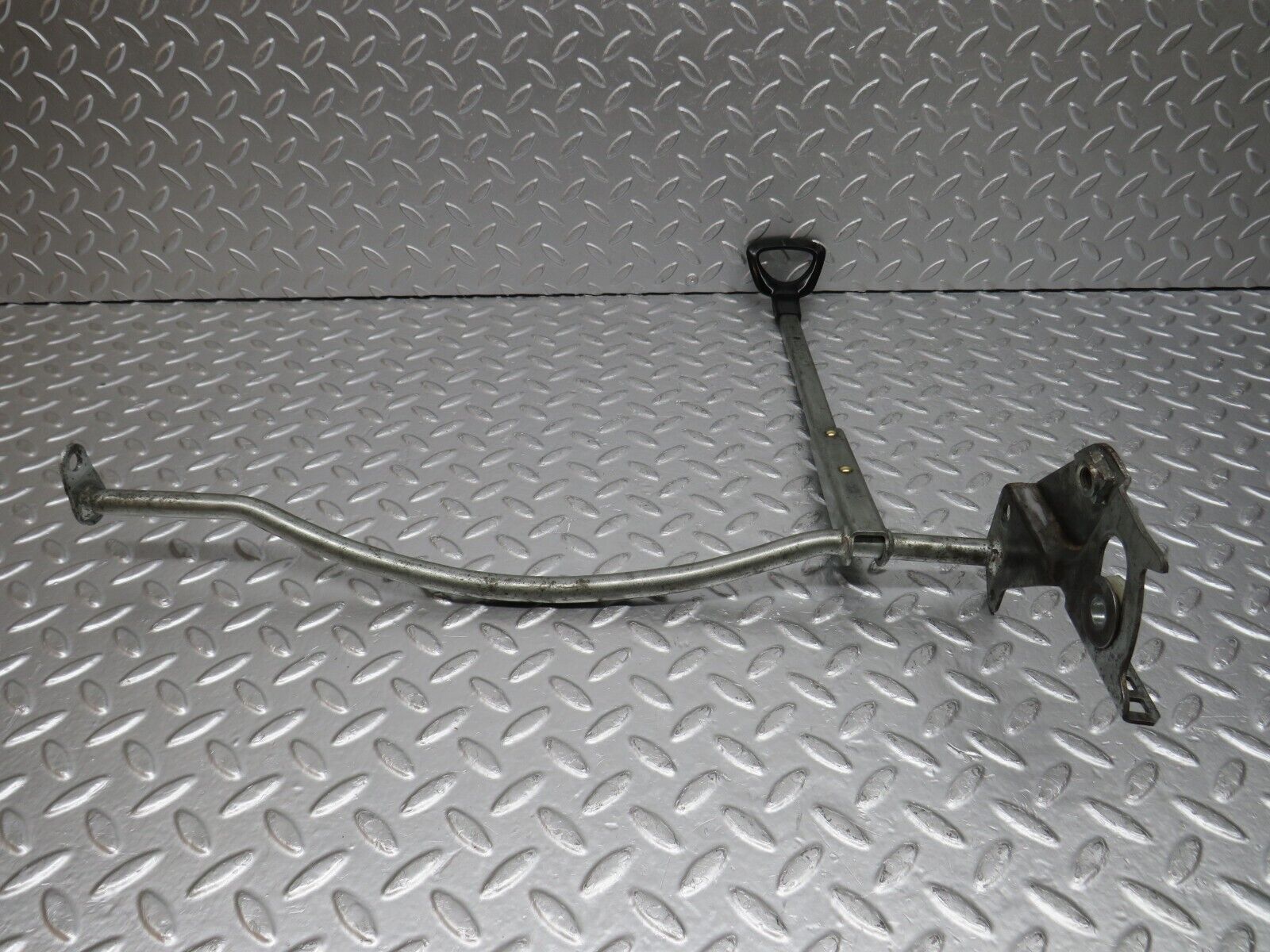 33205 Mercedes-Benz C107 R107 Front Left Seat Sliding Adjust Handle