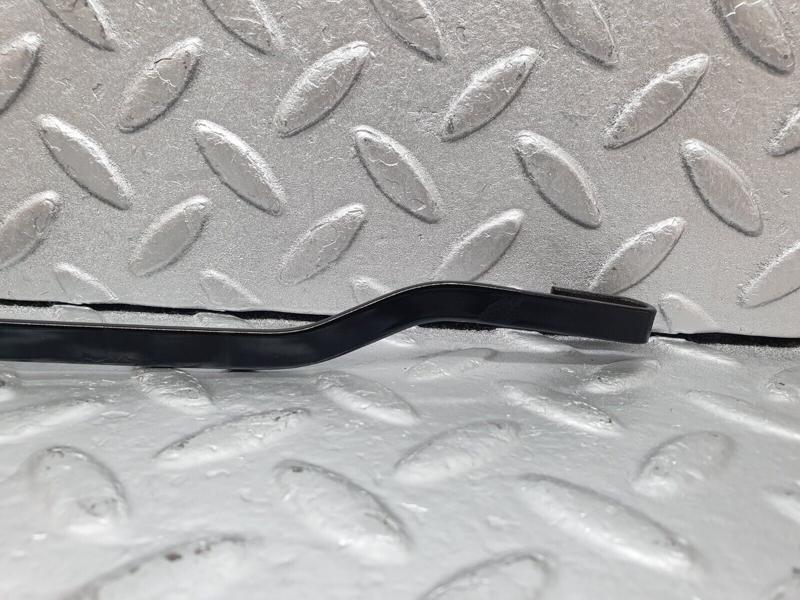 43983 Mercedes-Benz C123 230CE Coupe Wiper Arm Bosch Left Side