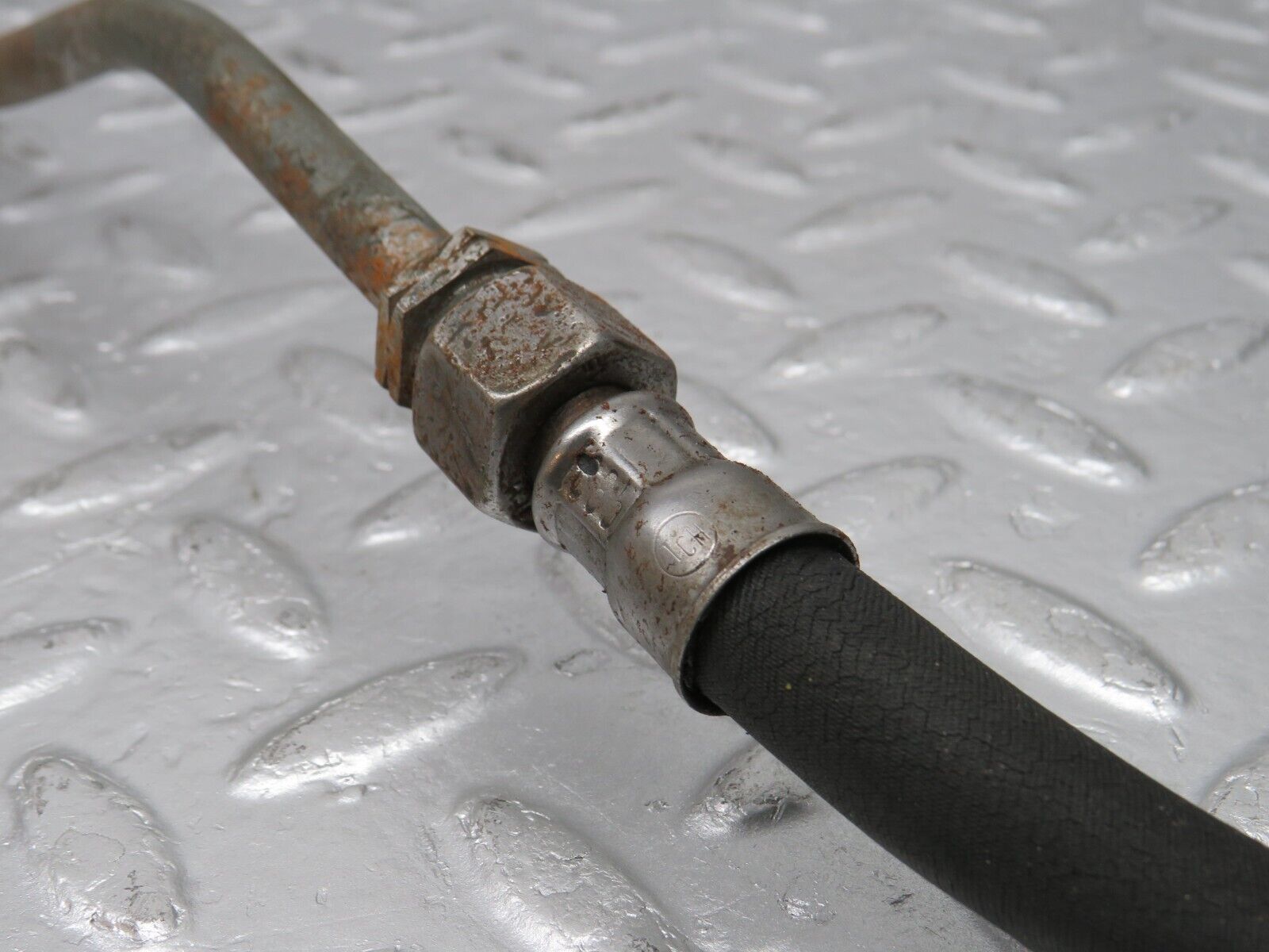 39325 Mercedes-Benz R107 500SL Gearbox Oil Hose Pipe