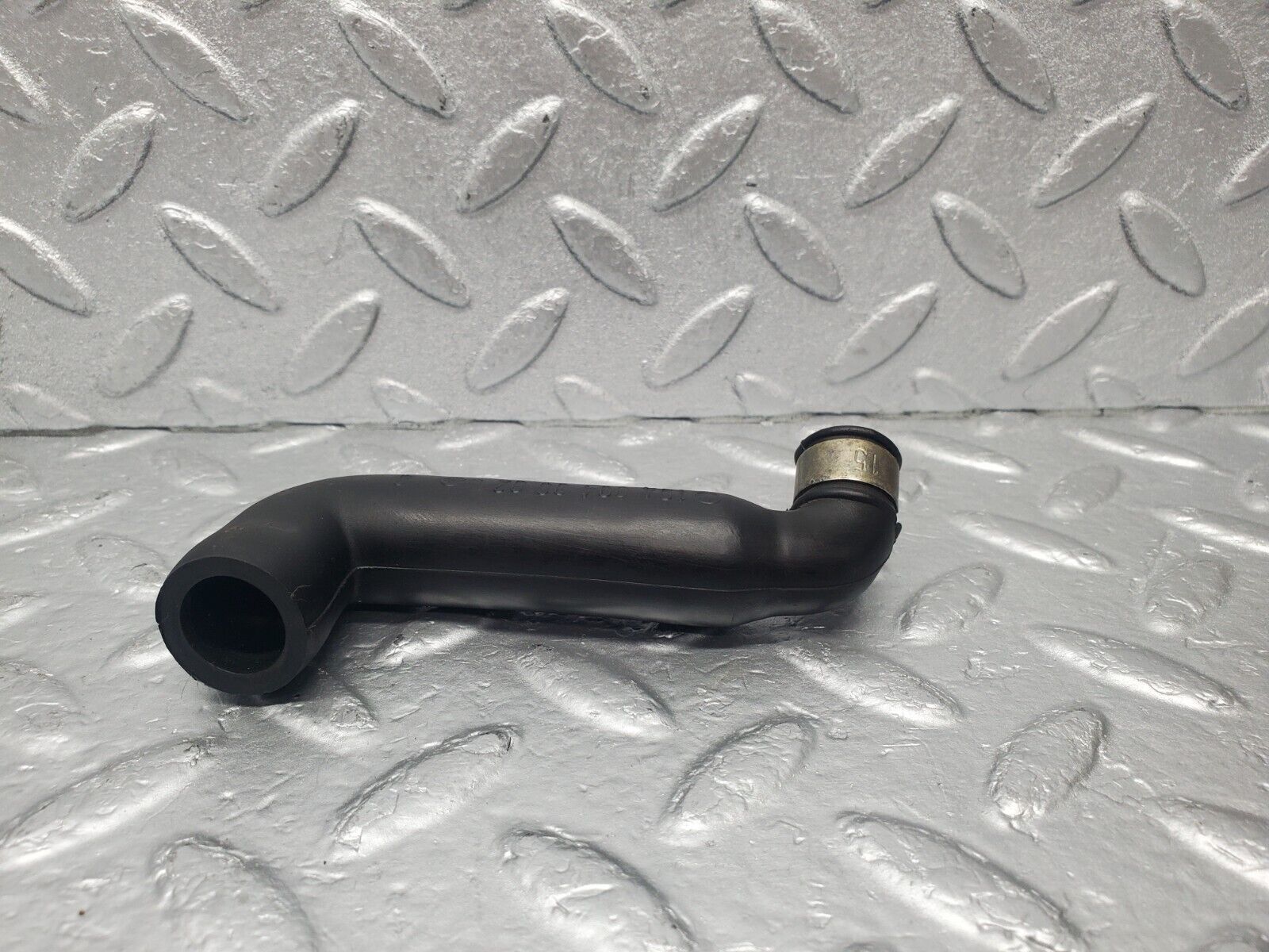 46208 Mercedes-Benz W124 280E Crankcase Breather Hose Pipe 2X 1040943582 1040943682