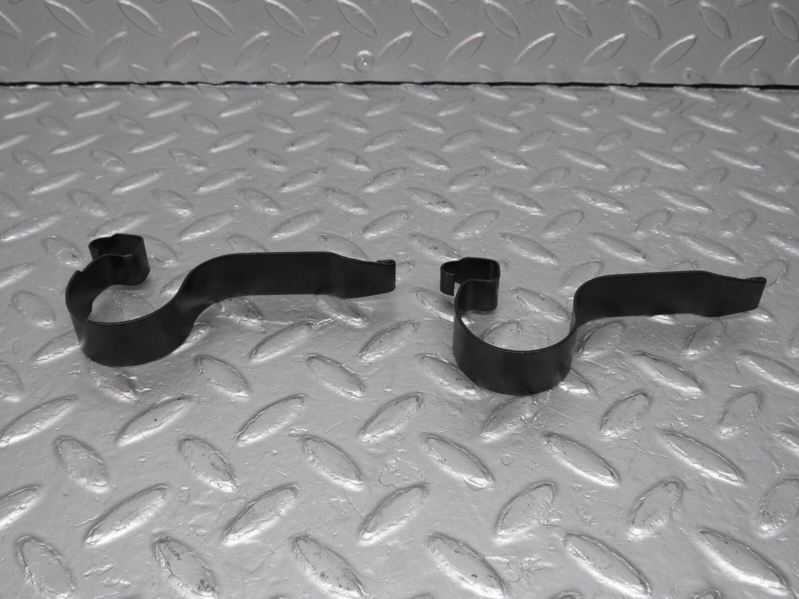 40176 Mercedes-Benz R107 350SL Radiator Fan Shroud Holder Bracket 2x