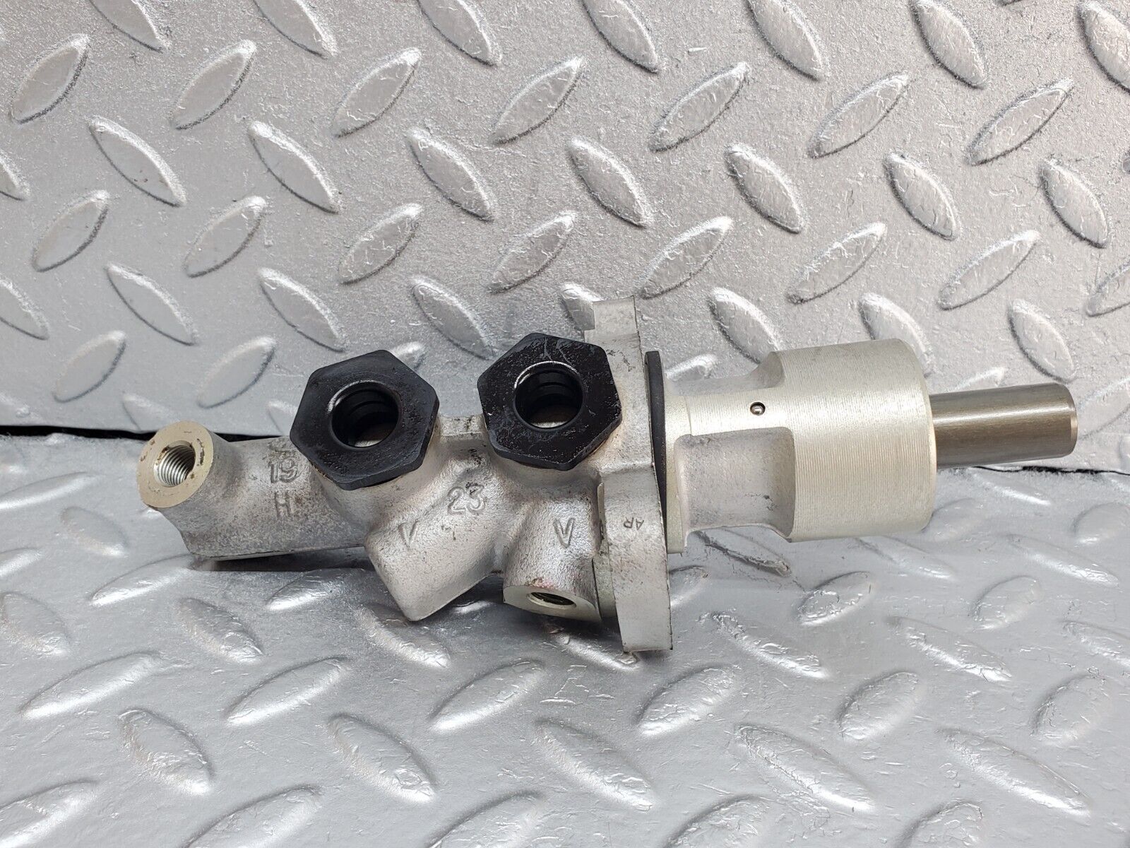 44674 Mercedes-Benz W124 220E Brake Master Cylinder