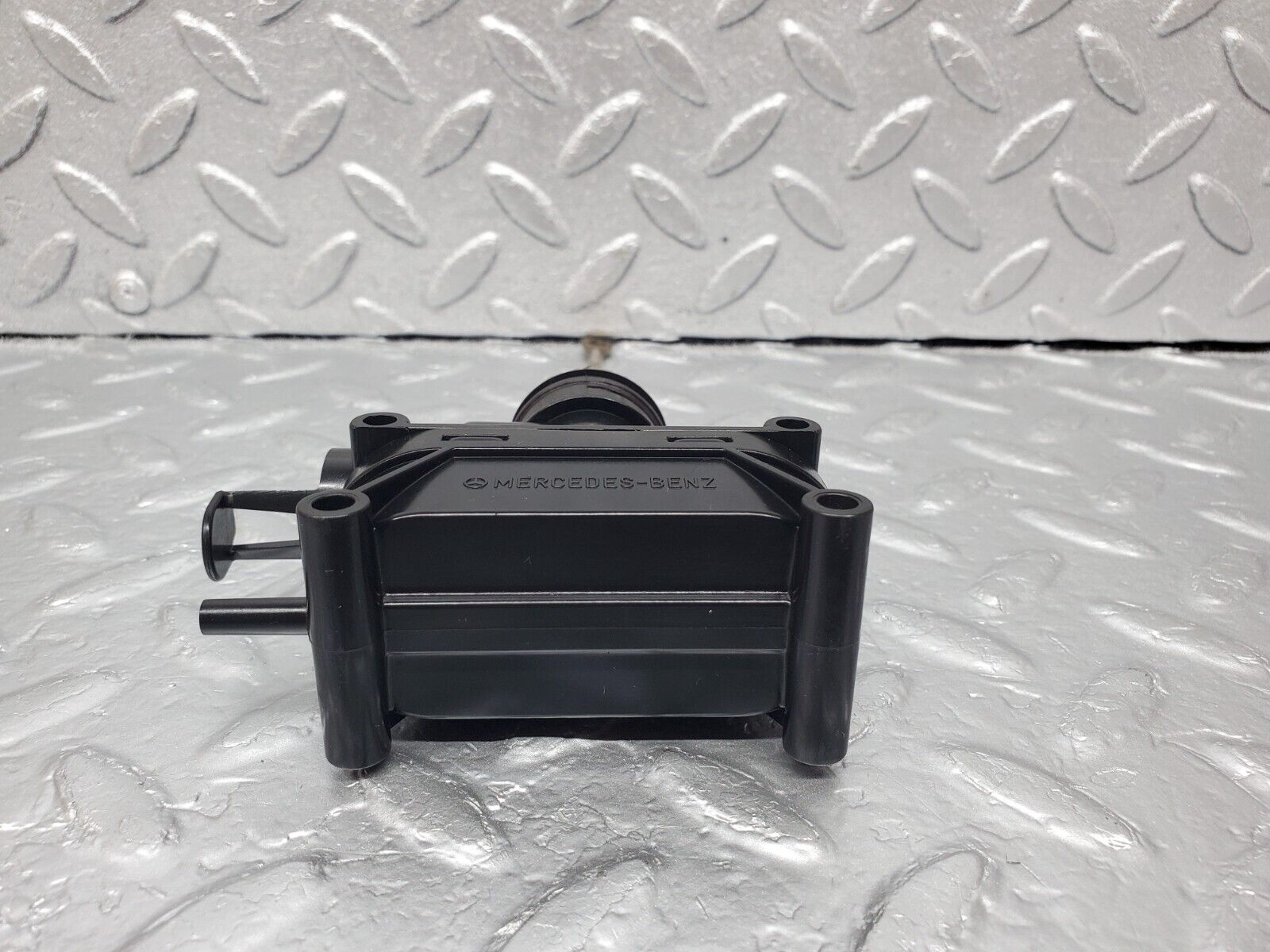 45642 Mercedes-Benz W126 420SE Front Left Door Lock Vacuum Actuator