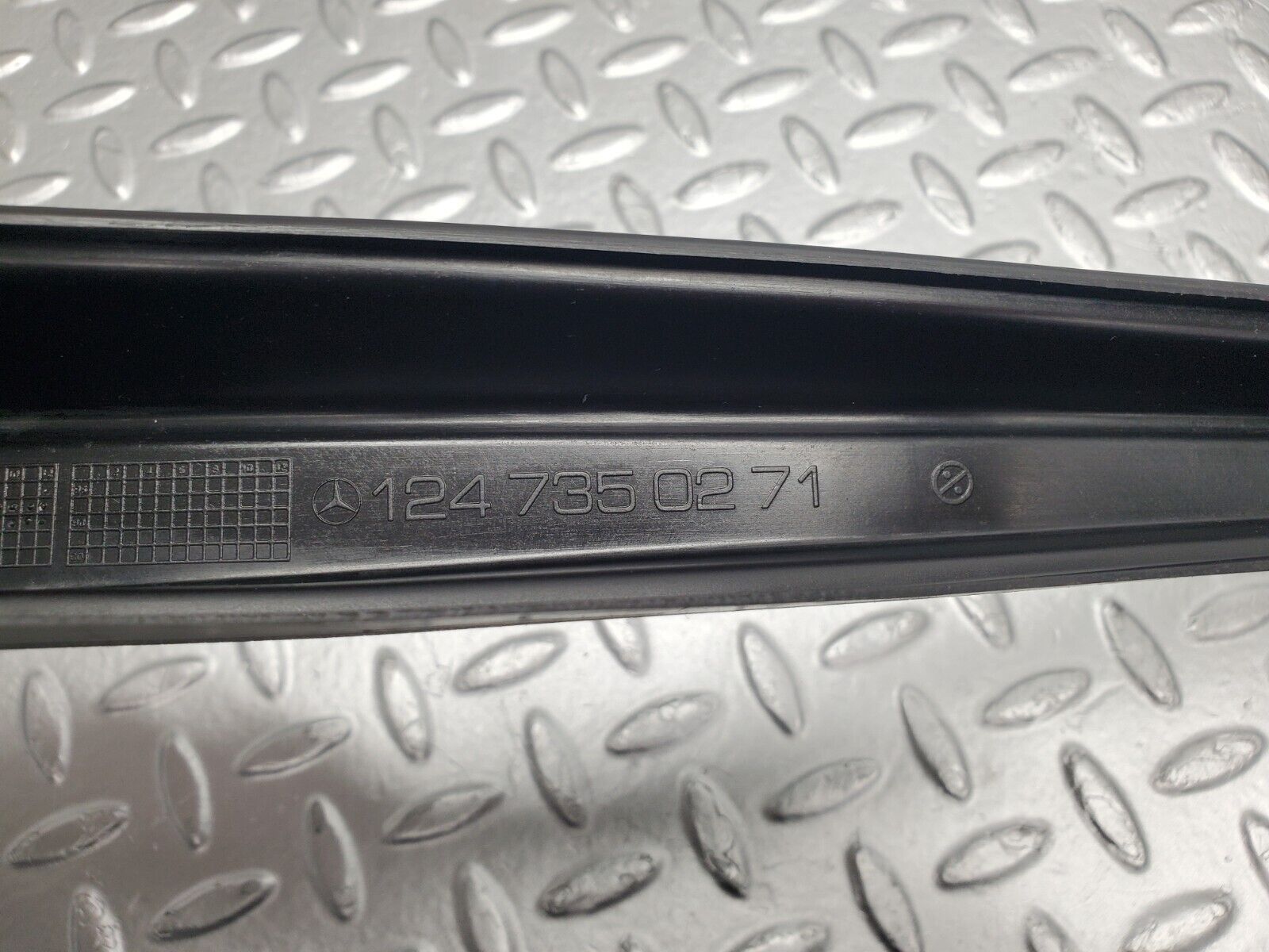 46252 Mercedes-Benz W124 280E Rear Right Door Window Frame Trim 1247350271