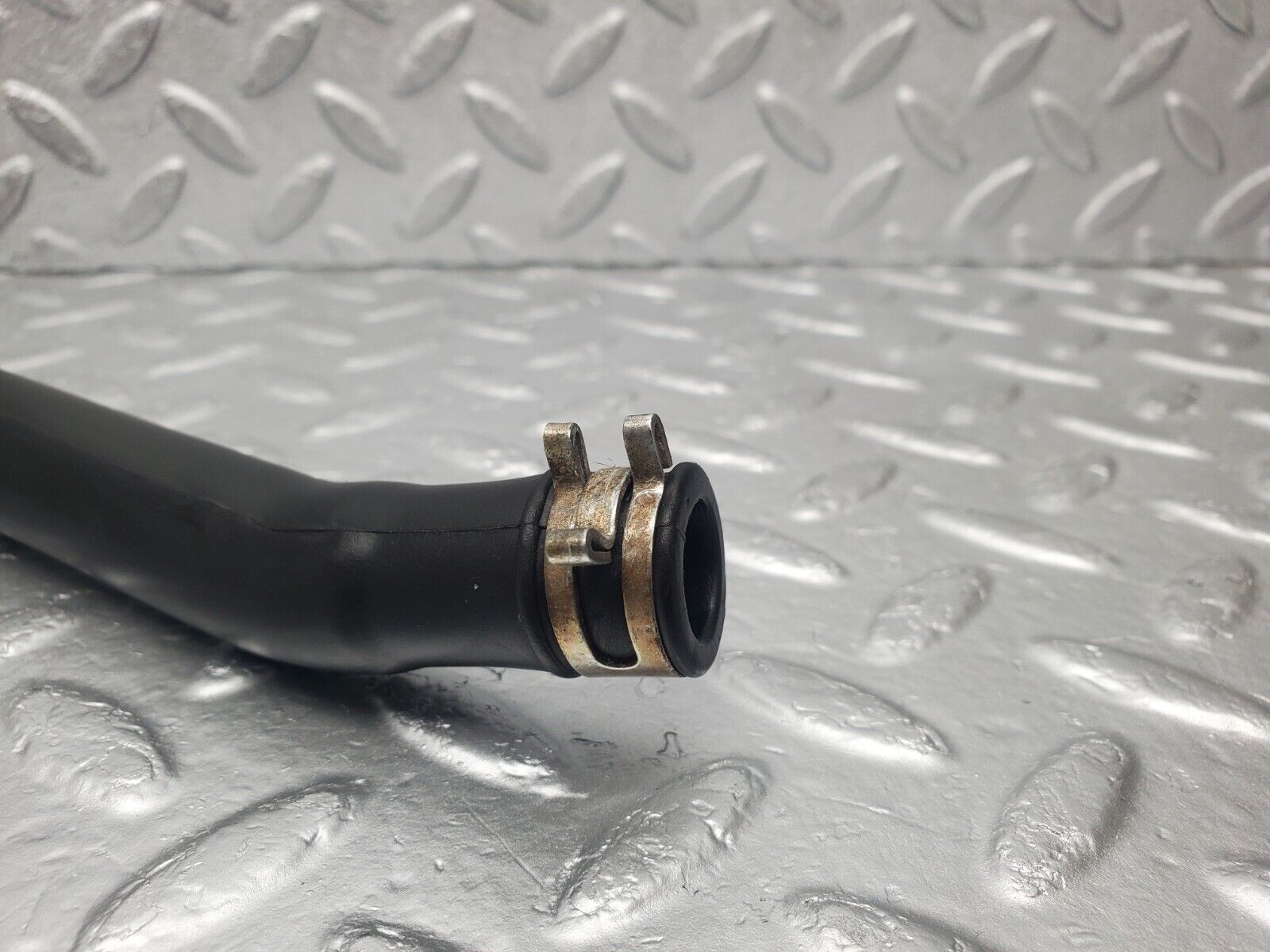 46208 Mercedes-Benz W124 280E Crankcase Breather Hose Pipe 2X 1040943582 1040943682