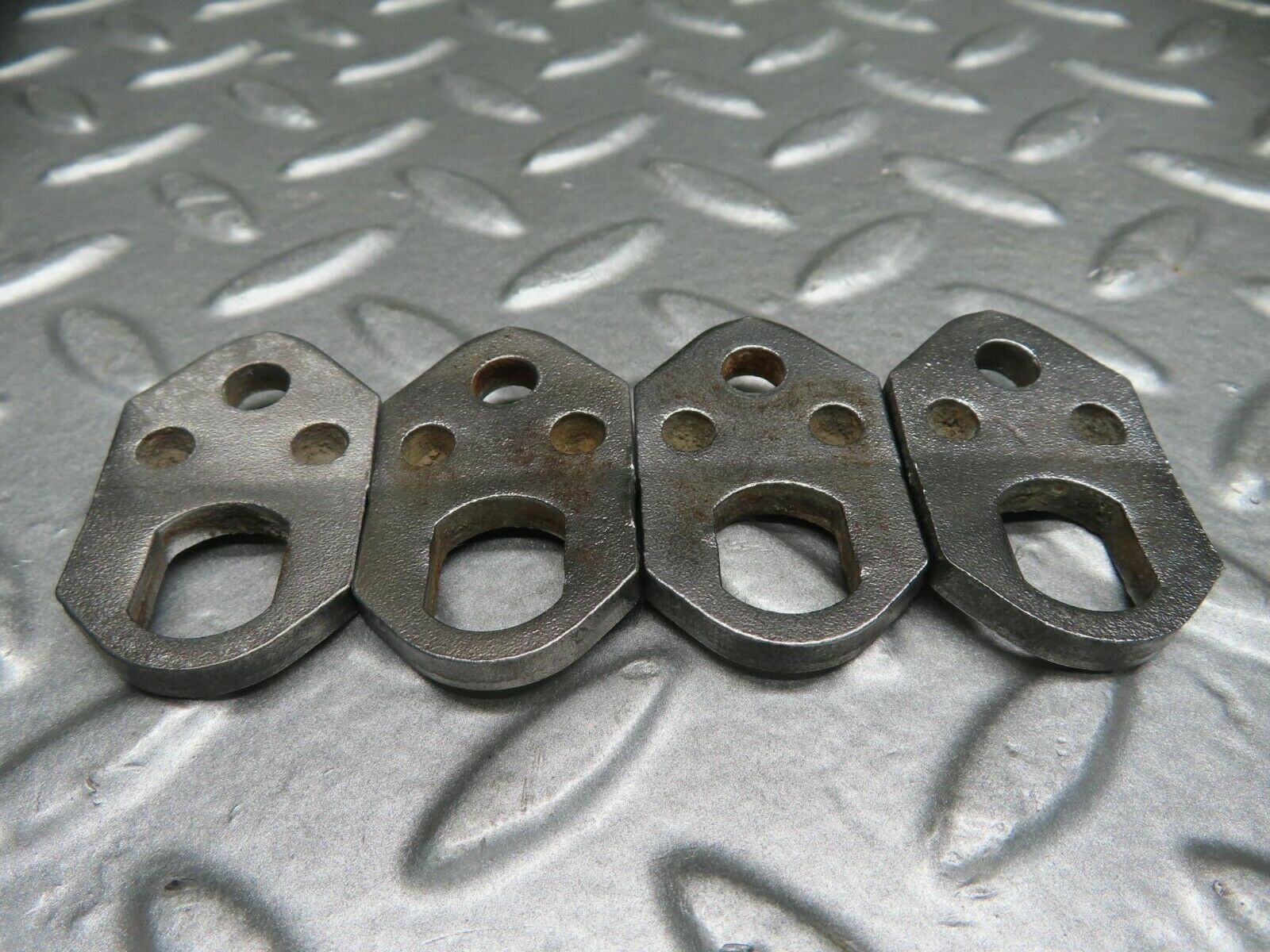 15634 Mercedes-Benz R107 450SL Fuel Injector Bracket 4pcs