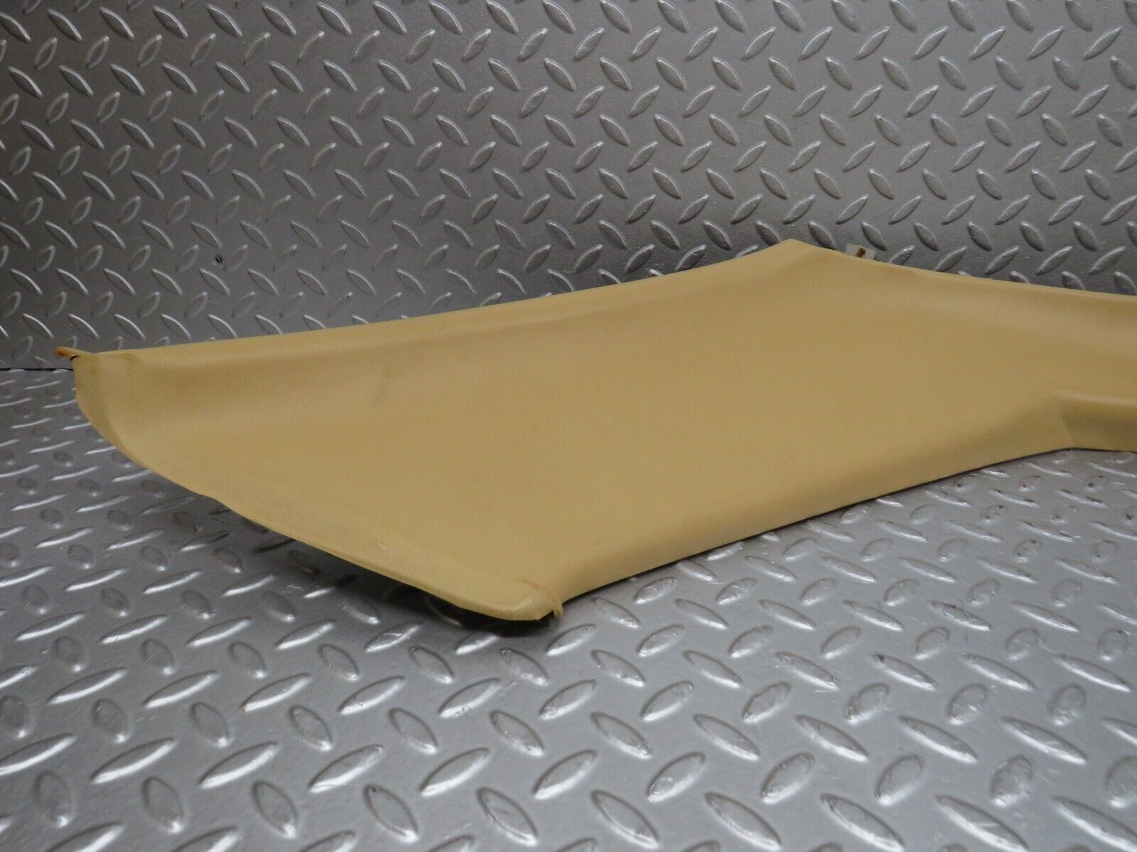 39842 Mercedes-Benz R107 350SL Hardtop C Pillar Cover Left Side Cream