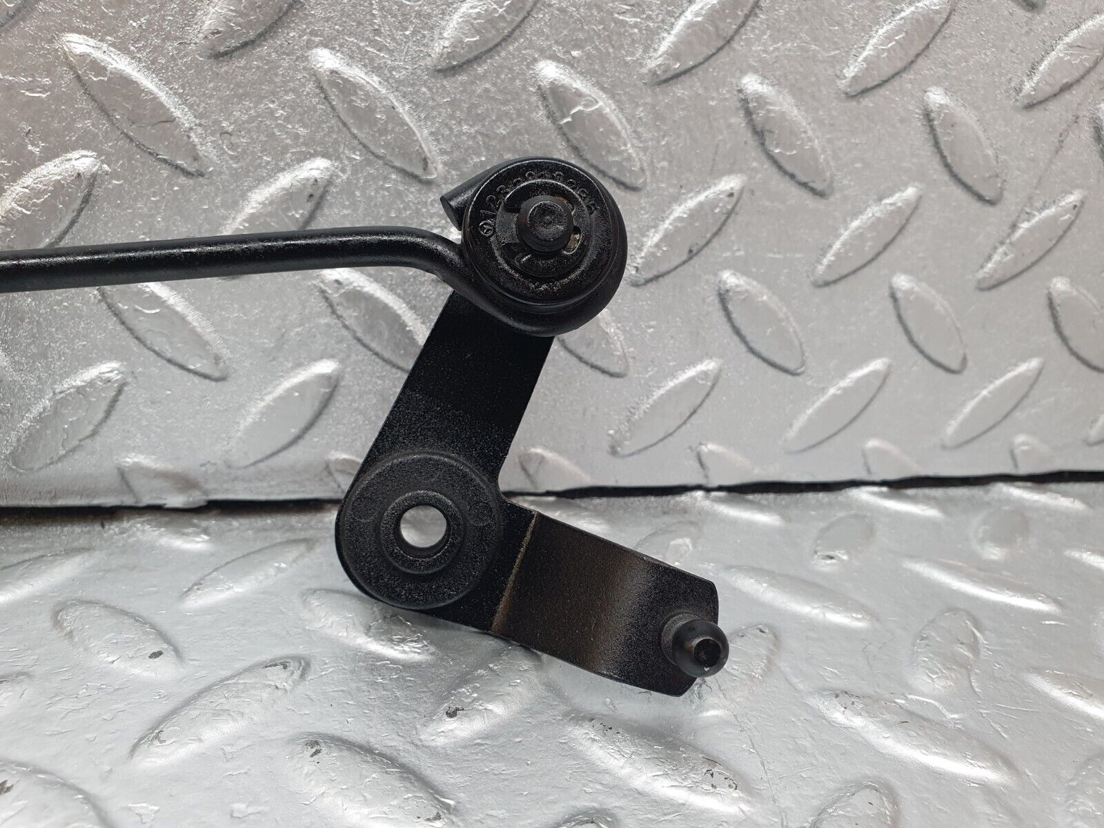 43838 Mercedes-Benz C126 380SEC Coupe Throttle Linkage 1163010297