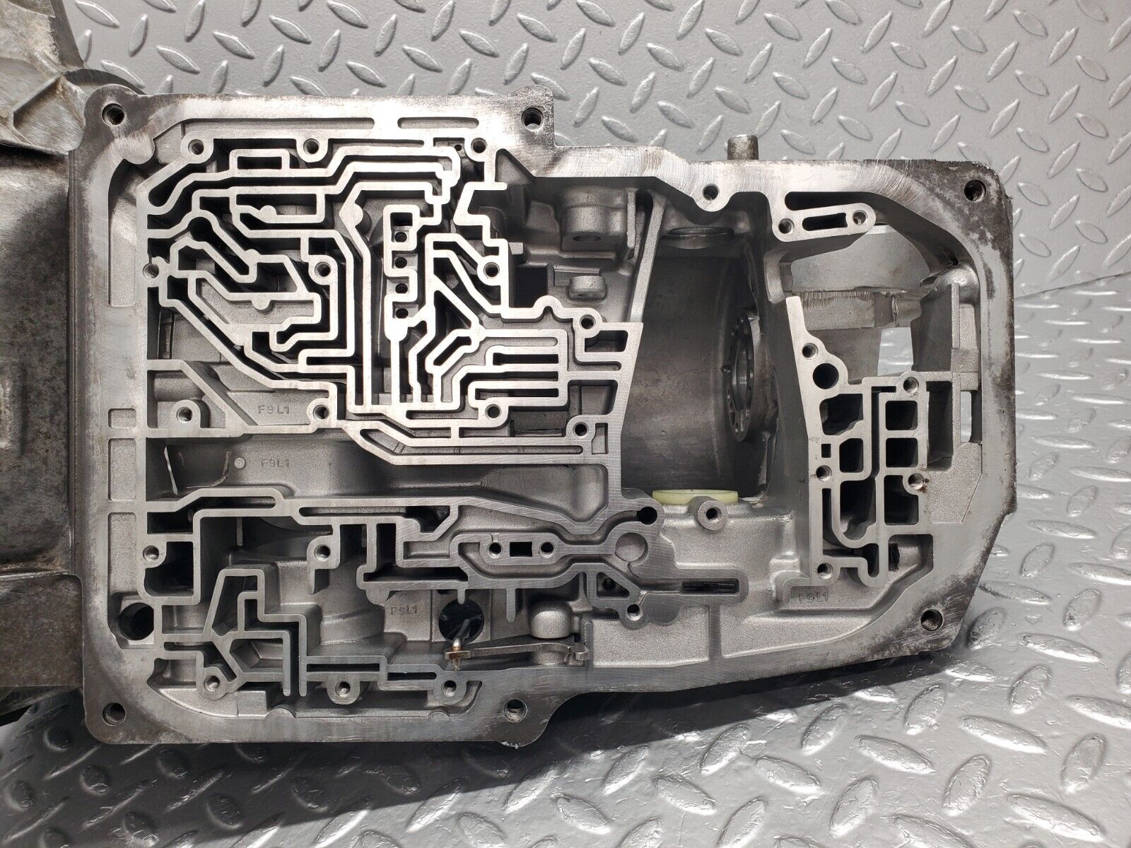 46293 Mercedes-Benz W124 280E Automatic Gearbox Housing 722.433 1242704204 2012710701