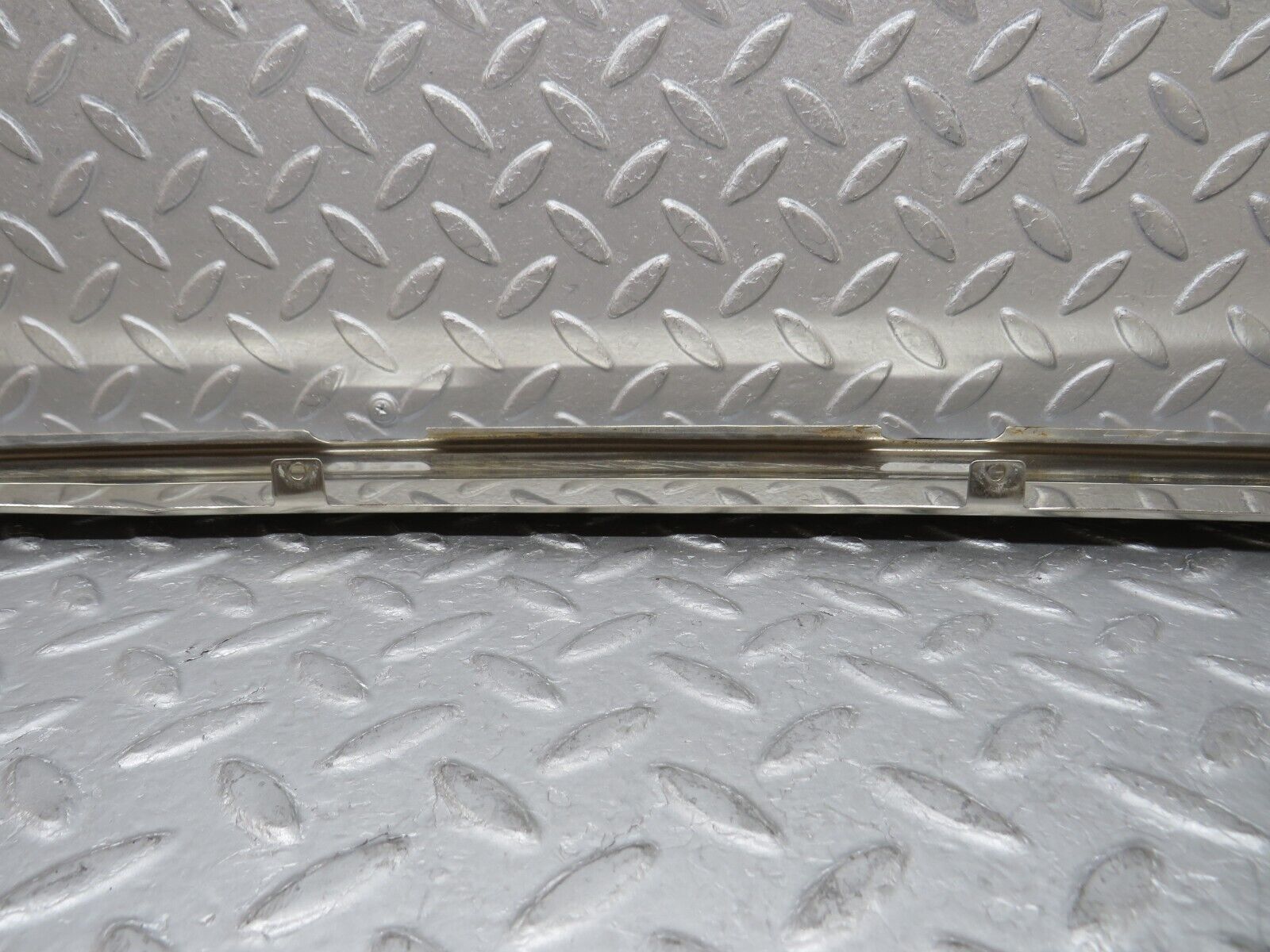 35625 Mercedes-Benz R107 280SL Windscreen Top Chrome Trim