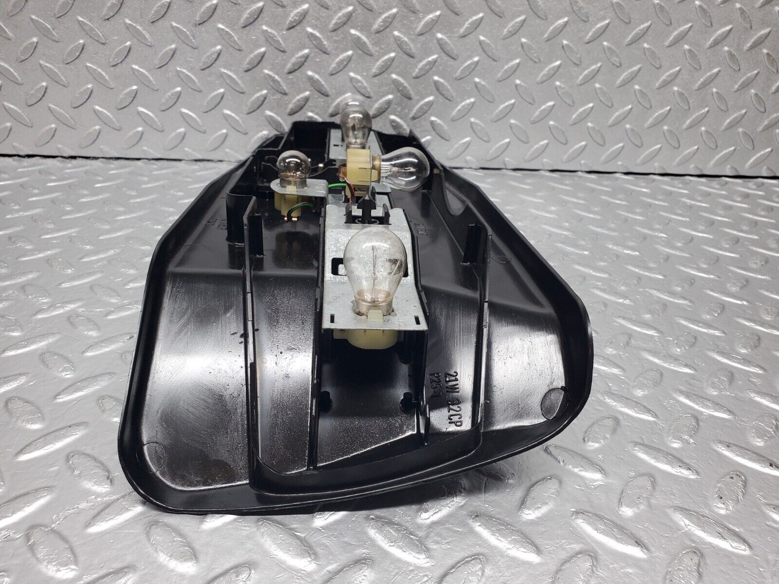 45829 Mercedes-Benz W126 420SE Tail Light & Bulb Holder Right Side 22072