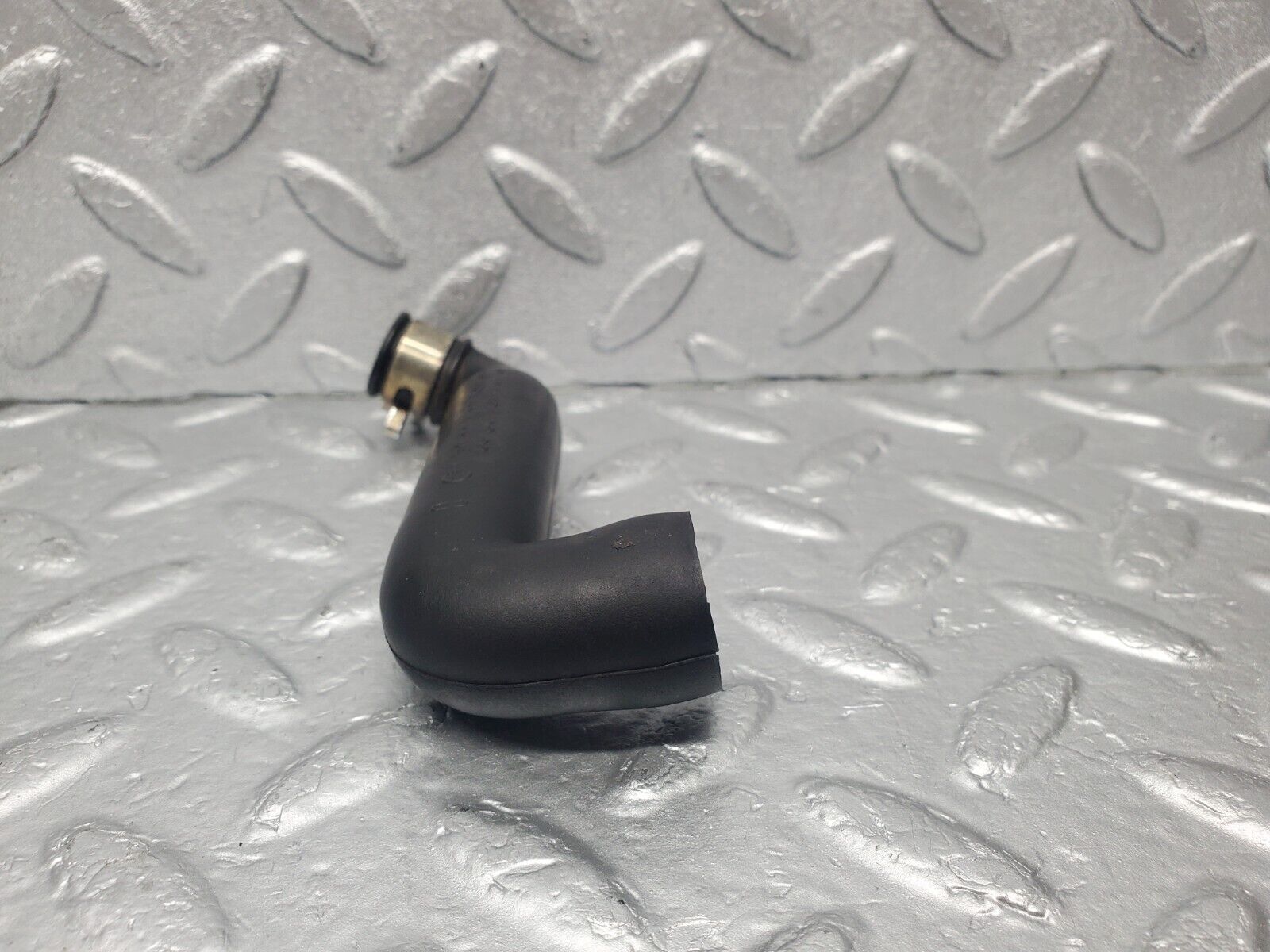 46208 Mercedes-Benz W124 280E Crankcase Breather Hose Pipe 2X 1040943582 1040943682