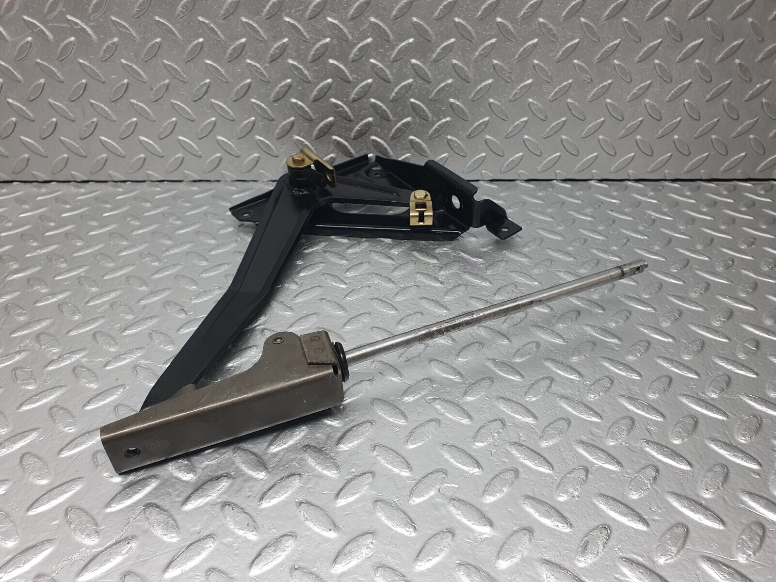 43930 Mercedes-Benz C123 230CE Coupe Handbrake Regulator