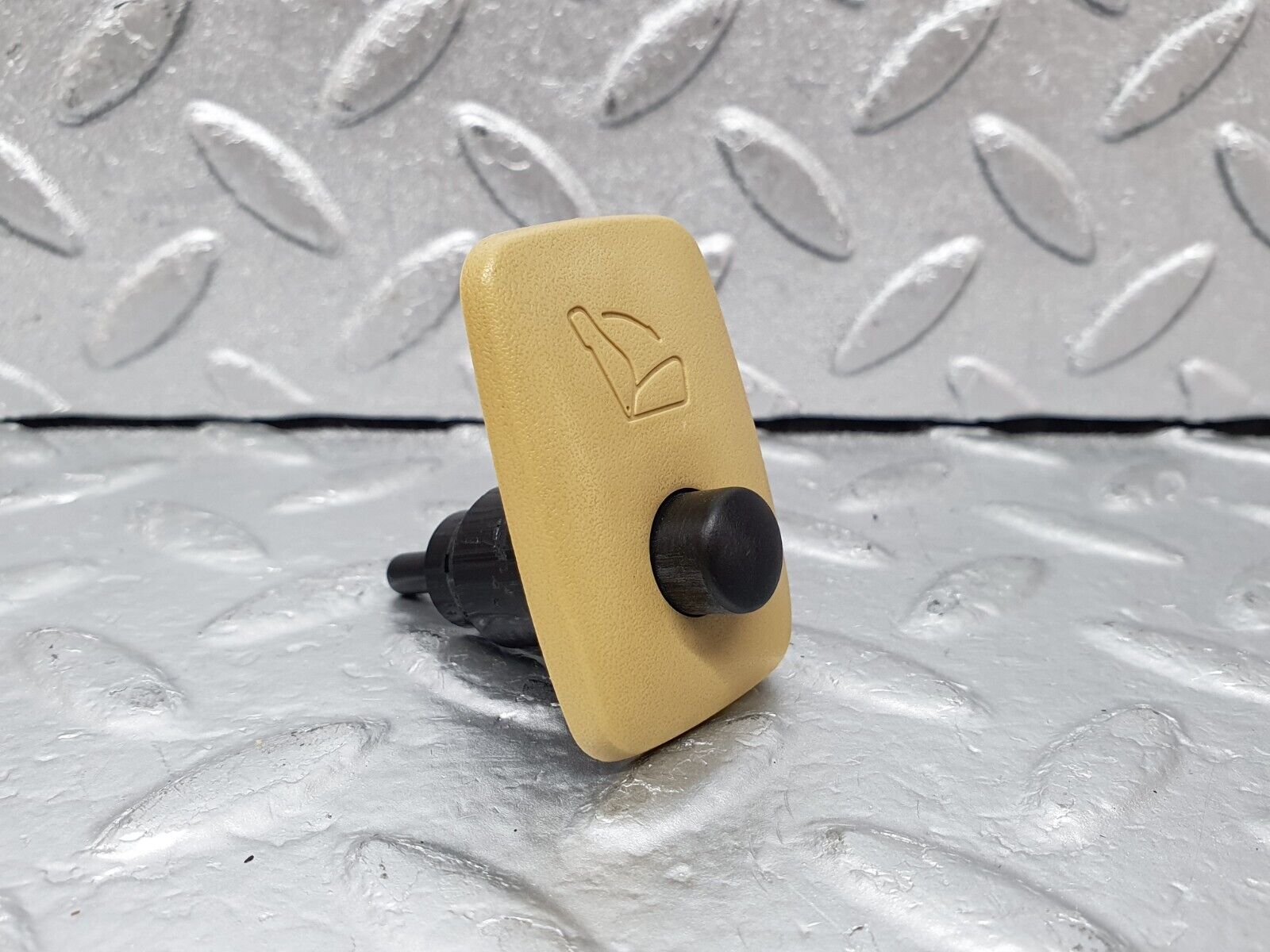 44082 Mercedes-Benz C123 230CE Coupe Front Right Seat Folding Button