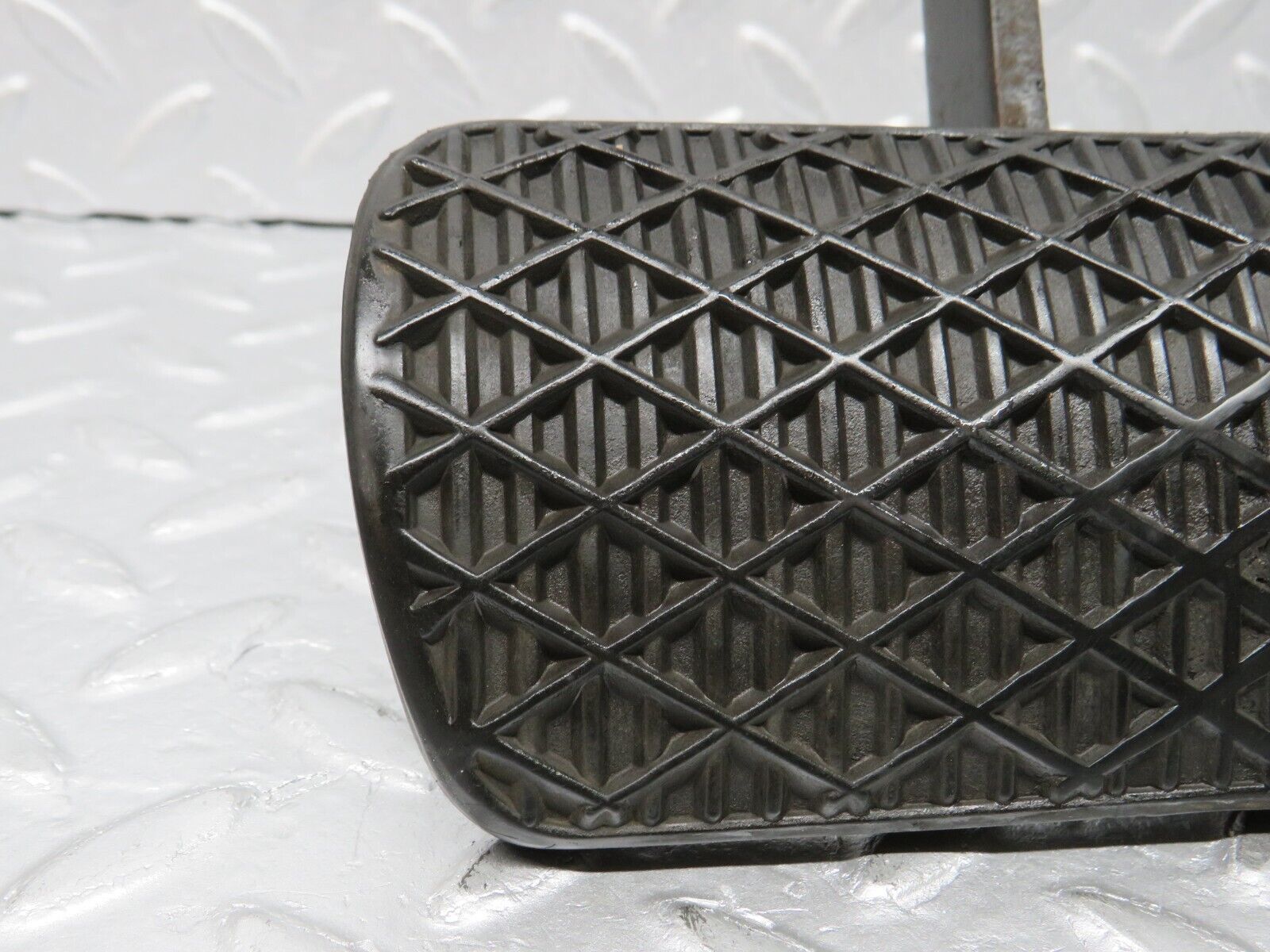 39140 Mercedes-Benz R107 500SL Brake Pedal With Rubber 1232910082