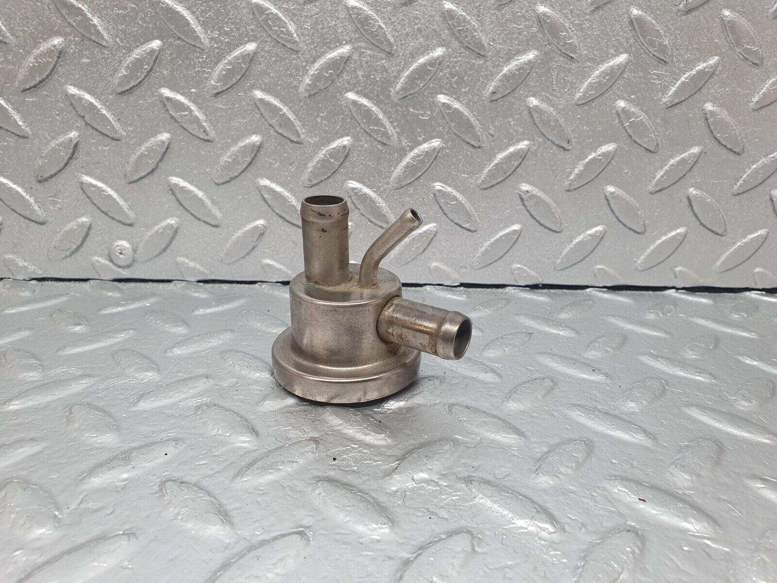 43535 Mercedes-Benz C126 380SEC Coupe Fuel Pressure Regulator Damper 1264700116