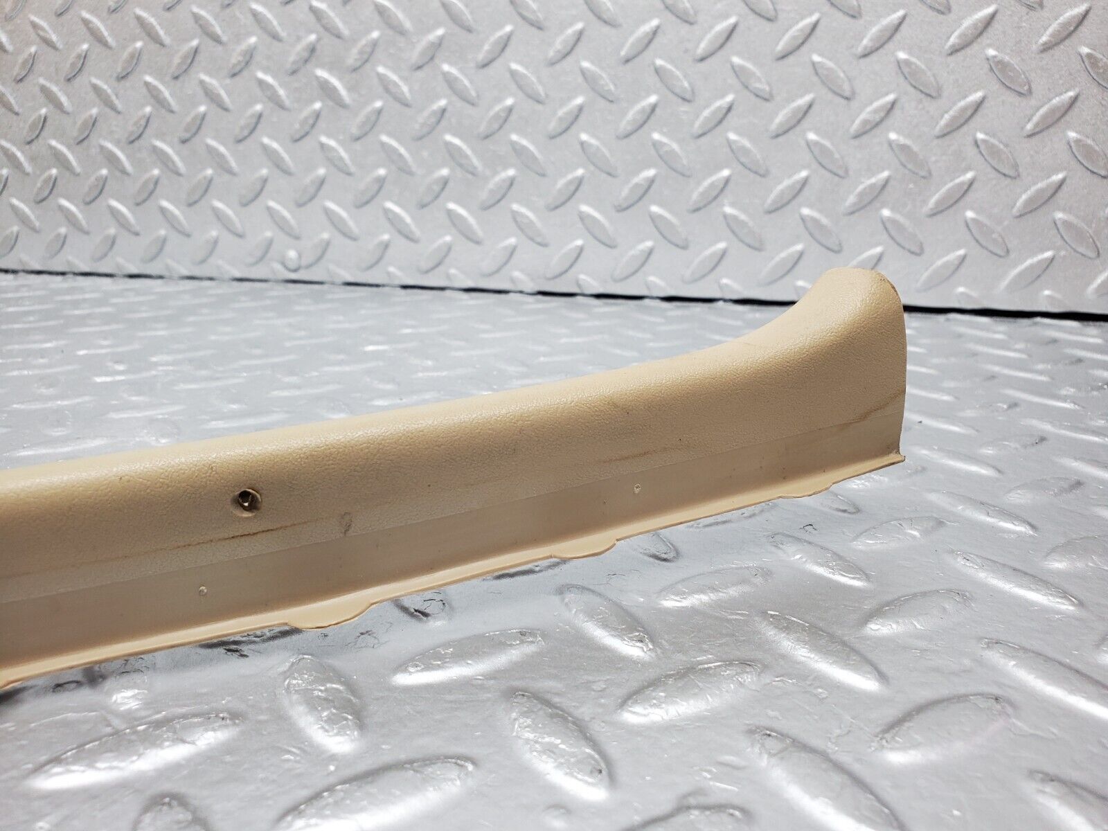 45862 Mercedes-Benz W126 420SE Rear Left Door Window Frame Cover 1267350571