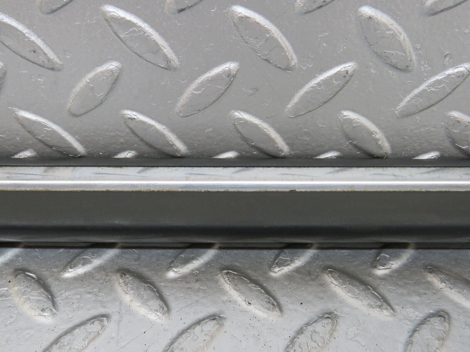 35367 Mercedes-Benz R107 280SL Right Door Centre Moulding Trim