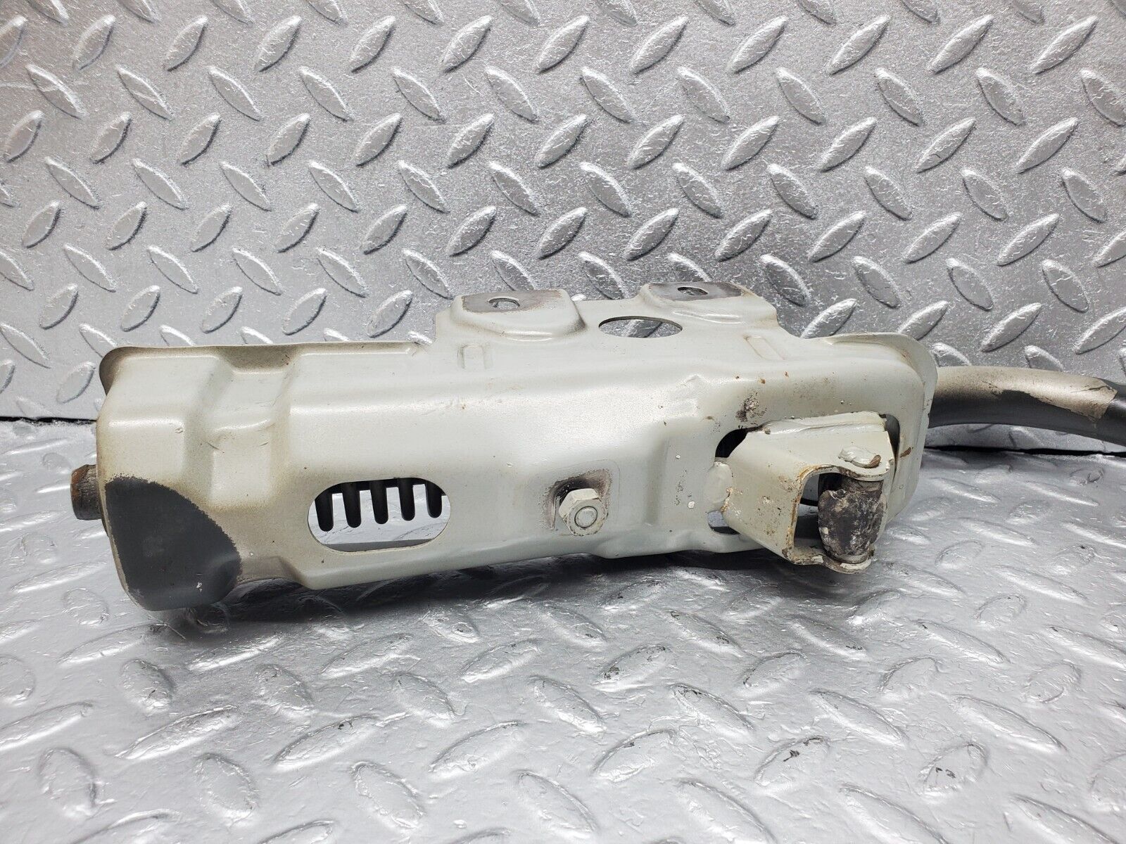 45833 Mercedes-Benz W126 420SE Trunk Lid Hinge Right Side