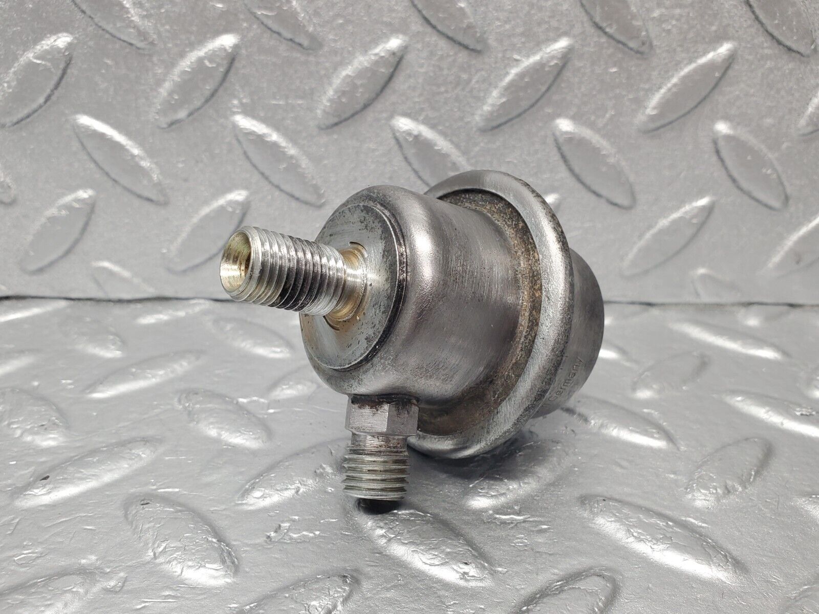 46589 Mercedes-Benz C123 280CE Coupe Fuel Pressure Regulator Bosch 0280161007