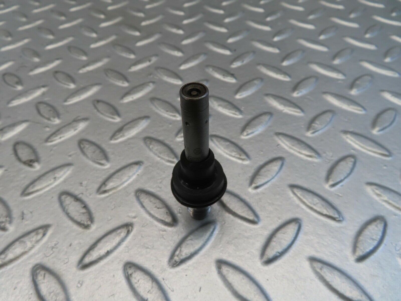 11040 Mercedes-Benz R107 W116 Fuel Injector Bosch 0437502010