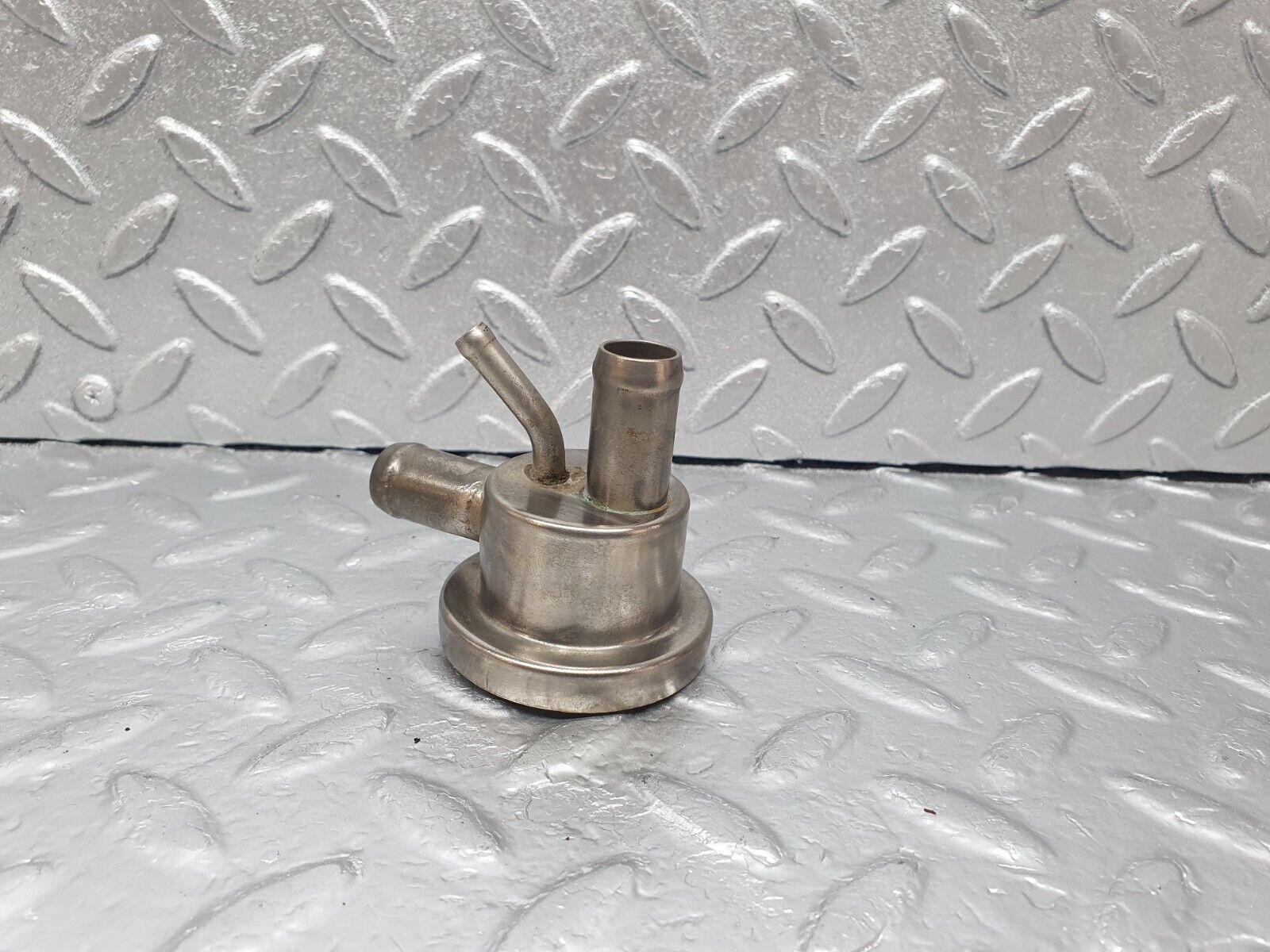 43535 Mercedes-Benz C126 380SEC Coupe Fuel Pressure Regulator Damper 1264700116