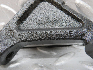 32757 Mercedes-Benz C107 R107 350 V8 Engine Mount Bracket Pair 1160110895 1160110995