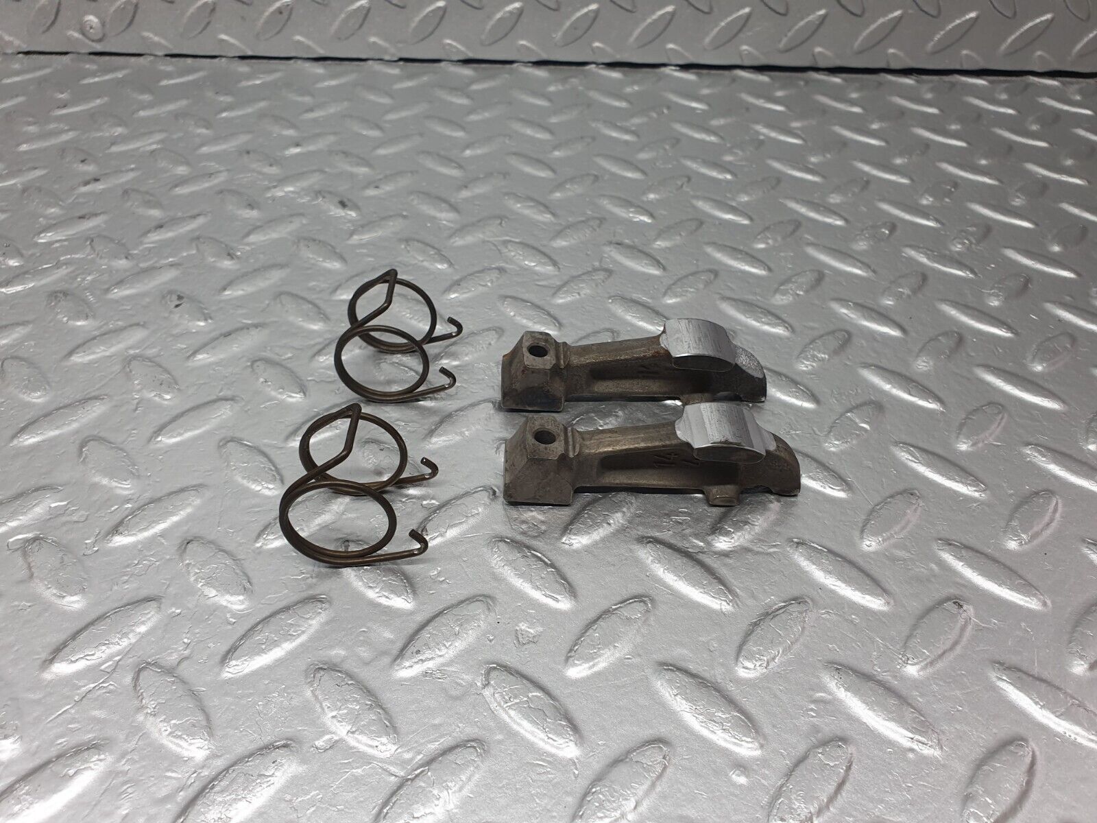 43359 Mercedes-Benz W108 280SE Valve Rocker Arm With Retaining Spring