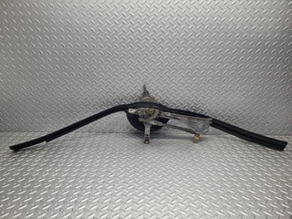 W124 Wagon windscreen wiper mechanism linkage used OEM